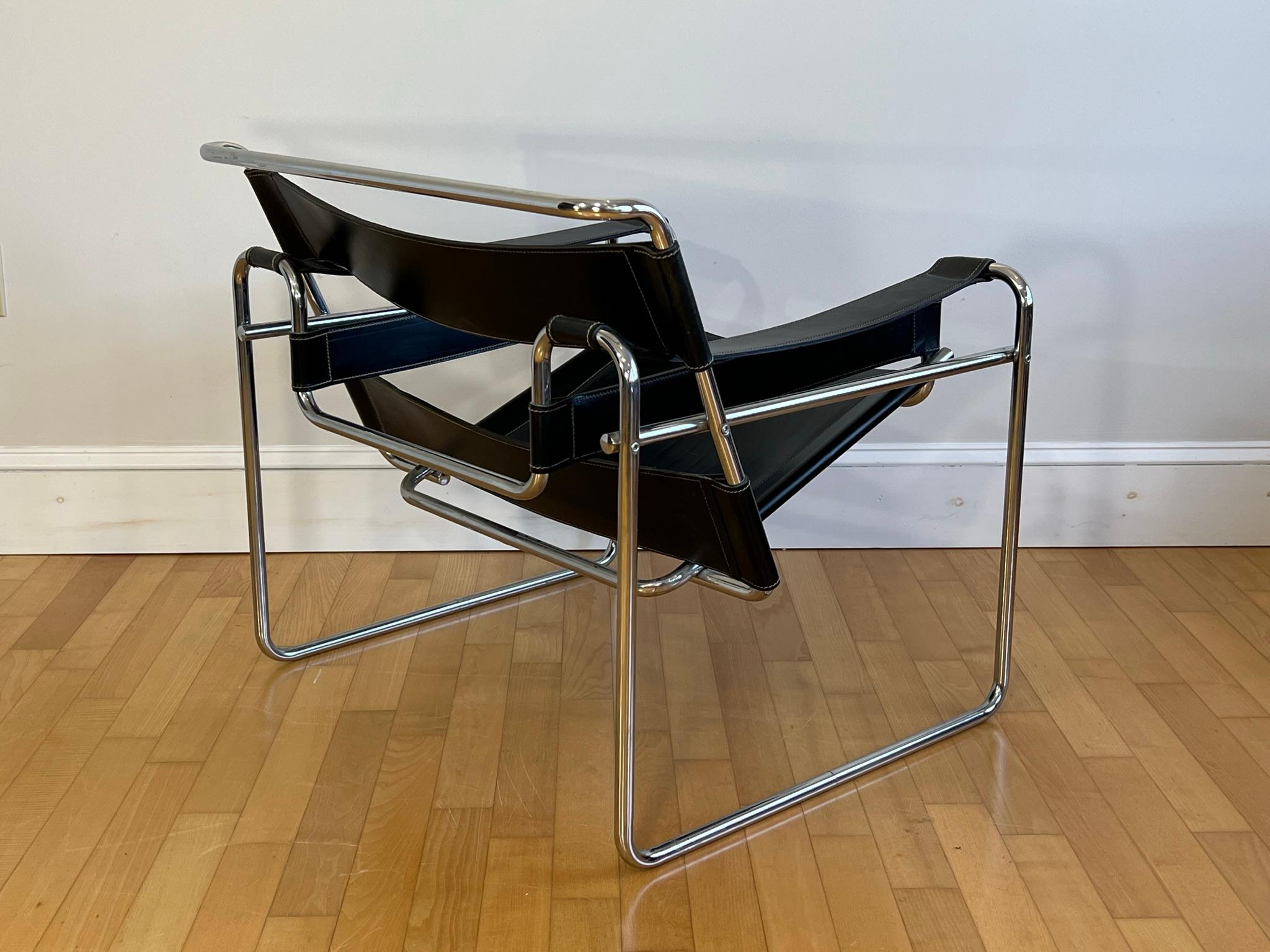 Mid-Century Modern Wassily Chair Model B3 in Black Leather by Marcel Breuer, Italy, 1925 For Sale