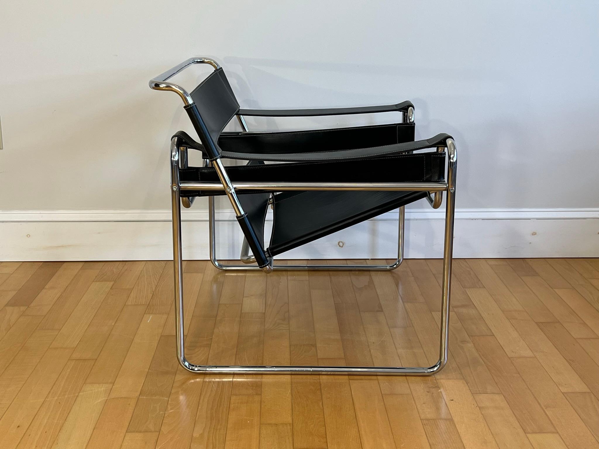 Mid-Century Modern Wassily Chair Model B3 in Black Leather by Marcel Breuer, Italy, 1925 For Sale