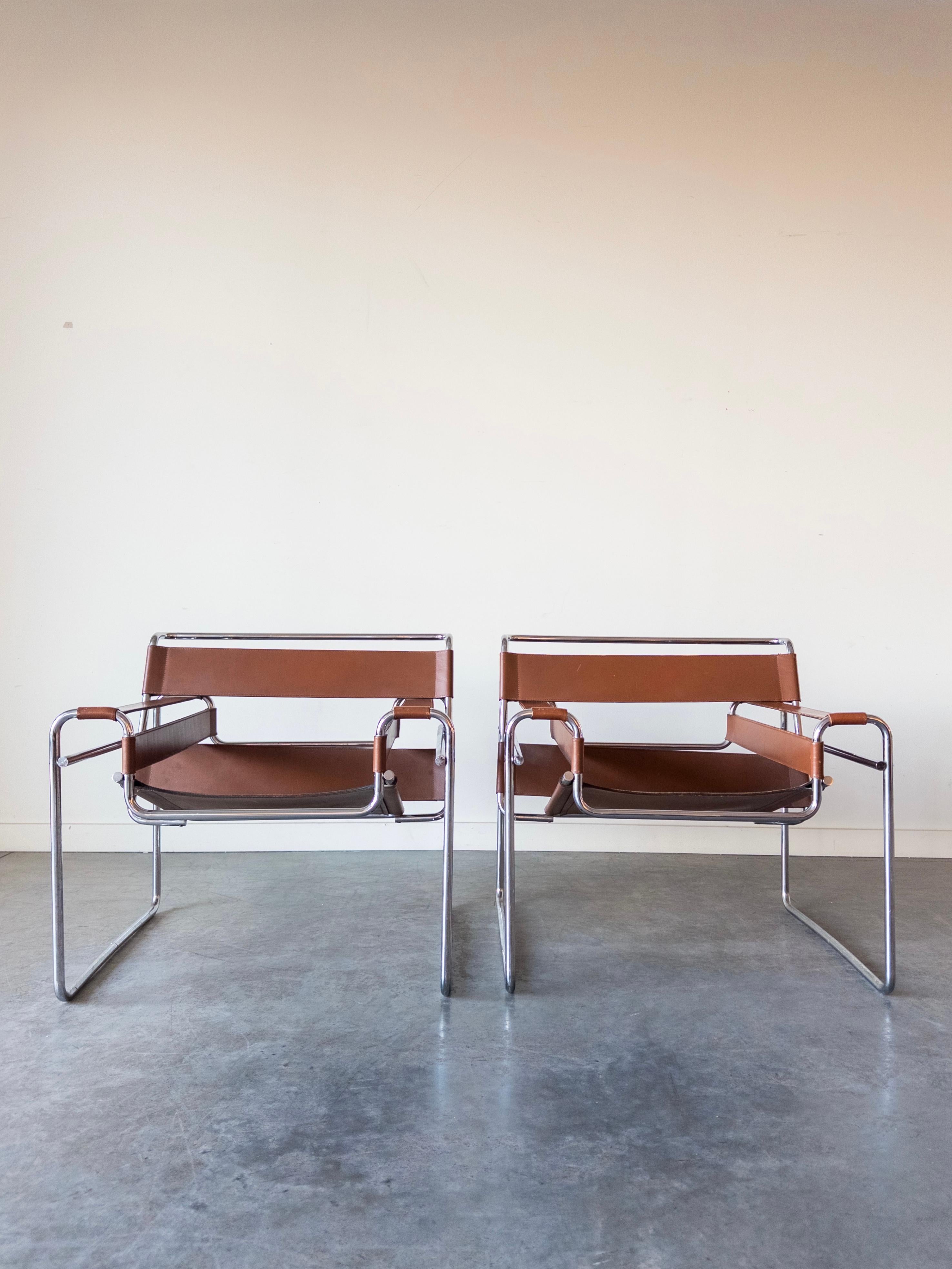 italien Chaises en cuir cognac Wassily par Marcel Breuer pour Gavina en vente