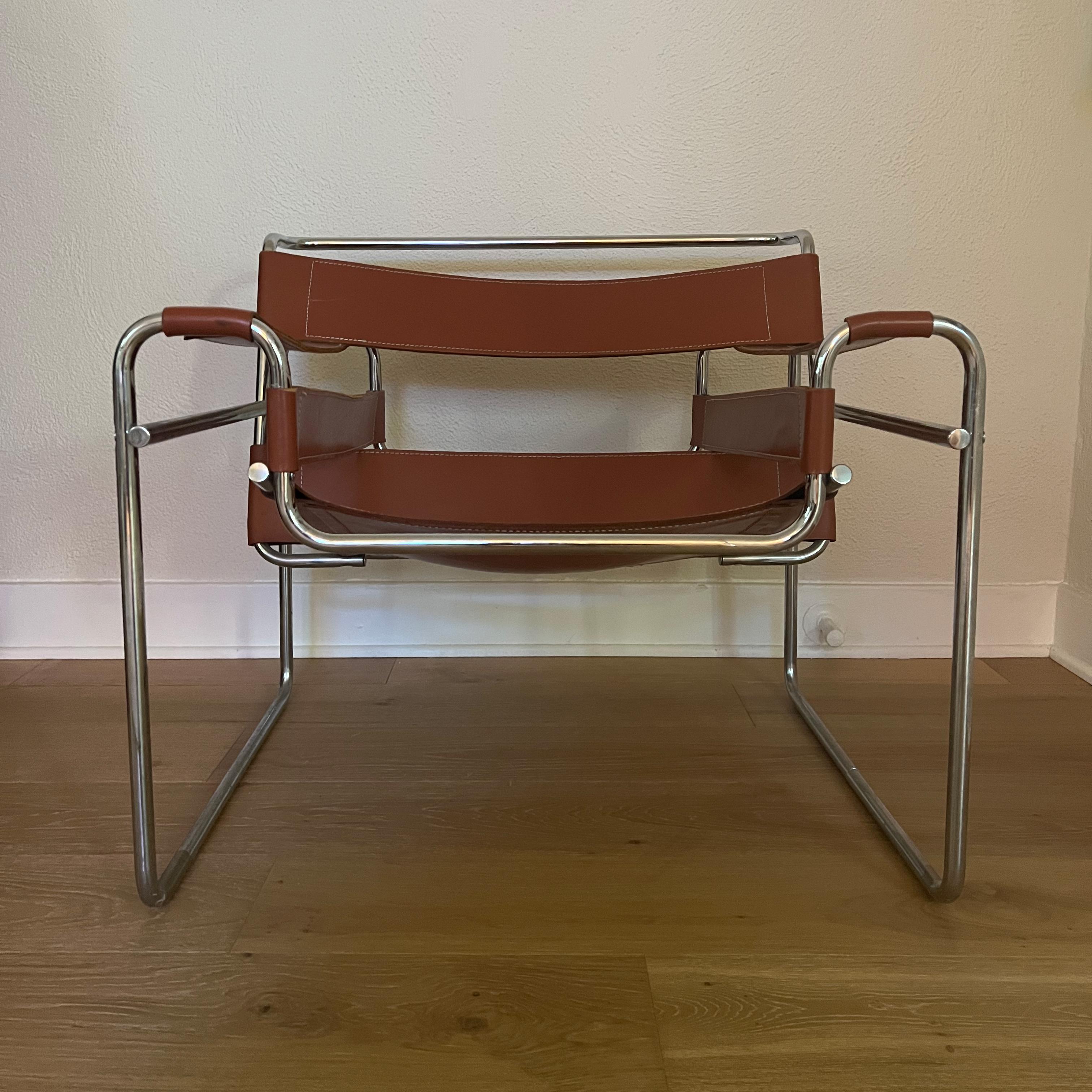 Wassily Style Chair von Marcel Breuer-Knoll Studio, Sessel aus braunem Leder/Chrom (Moderne der Mitte des Jahrhunderts) im Angebot