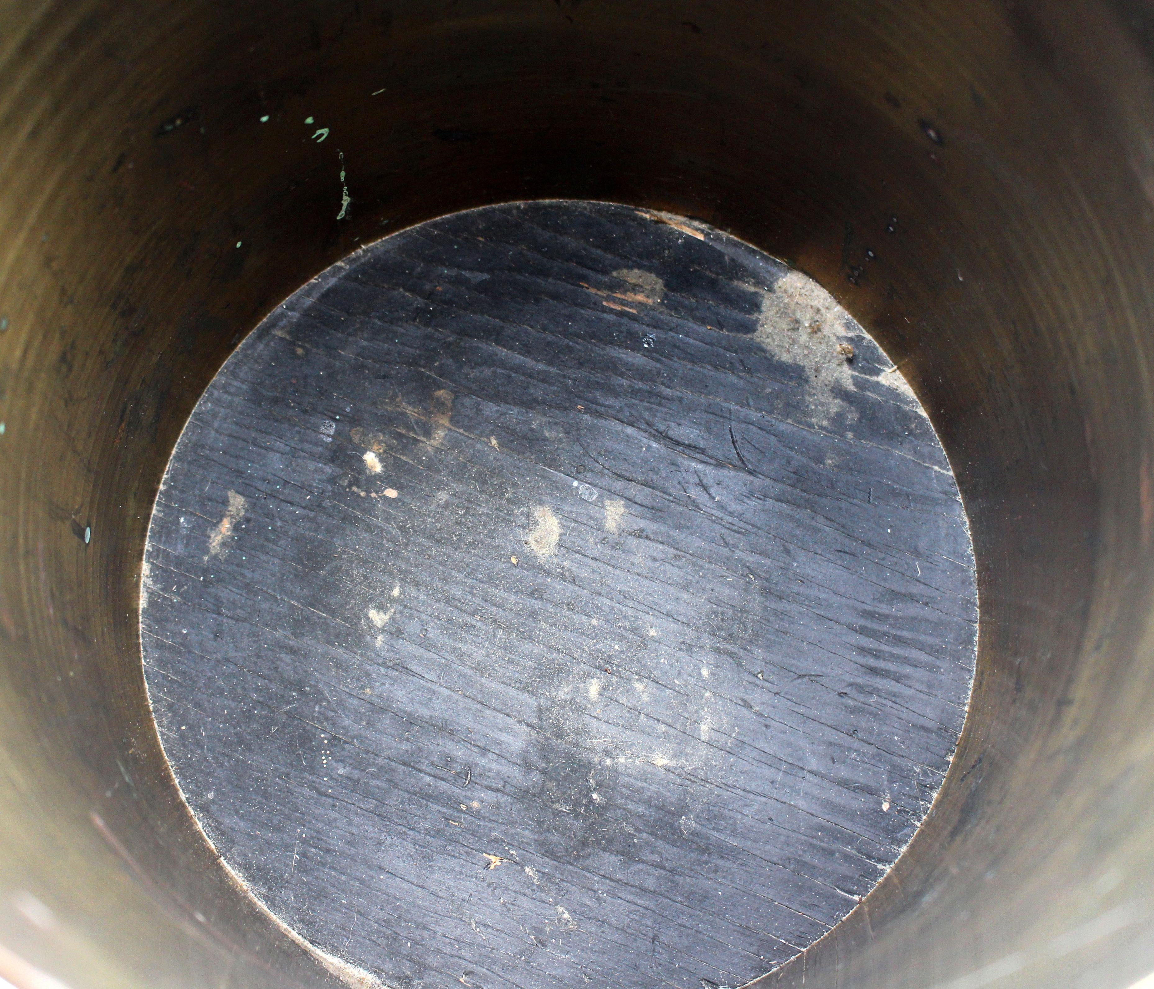 Waste Basket From English World War I Brass Artillery Gun Shell In Good Condition For Sale In Chapel Hill, NC