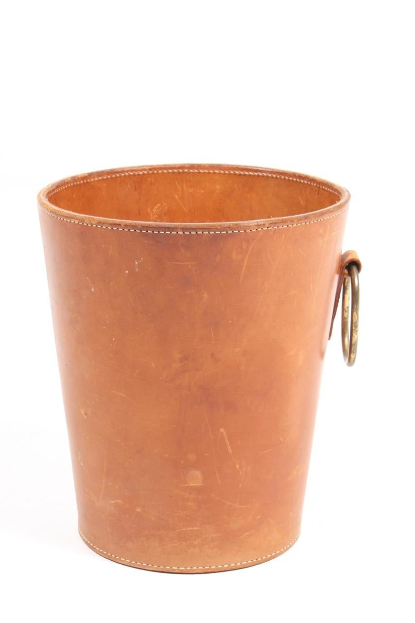 Waste Bin in Patinated Leather, Illums Bolighus, 1950s, Dainsh Midcentury In Good Condition For Sale In Lejre, DK