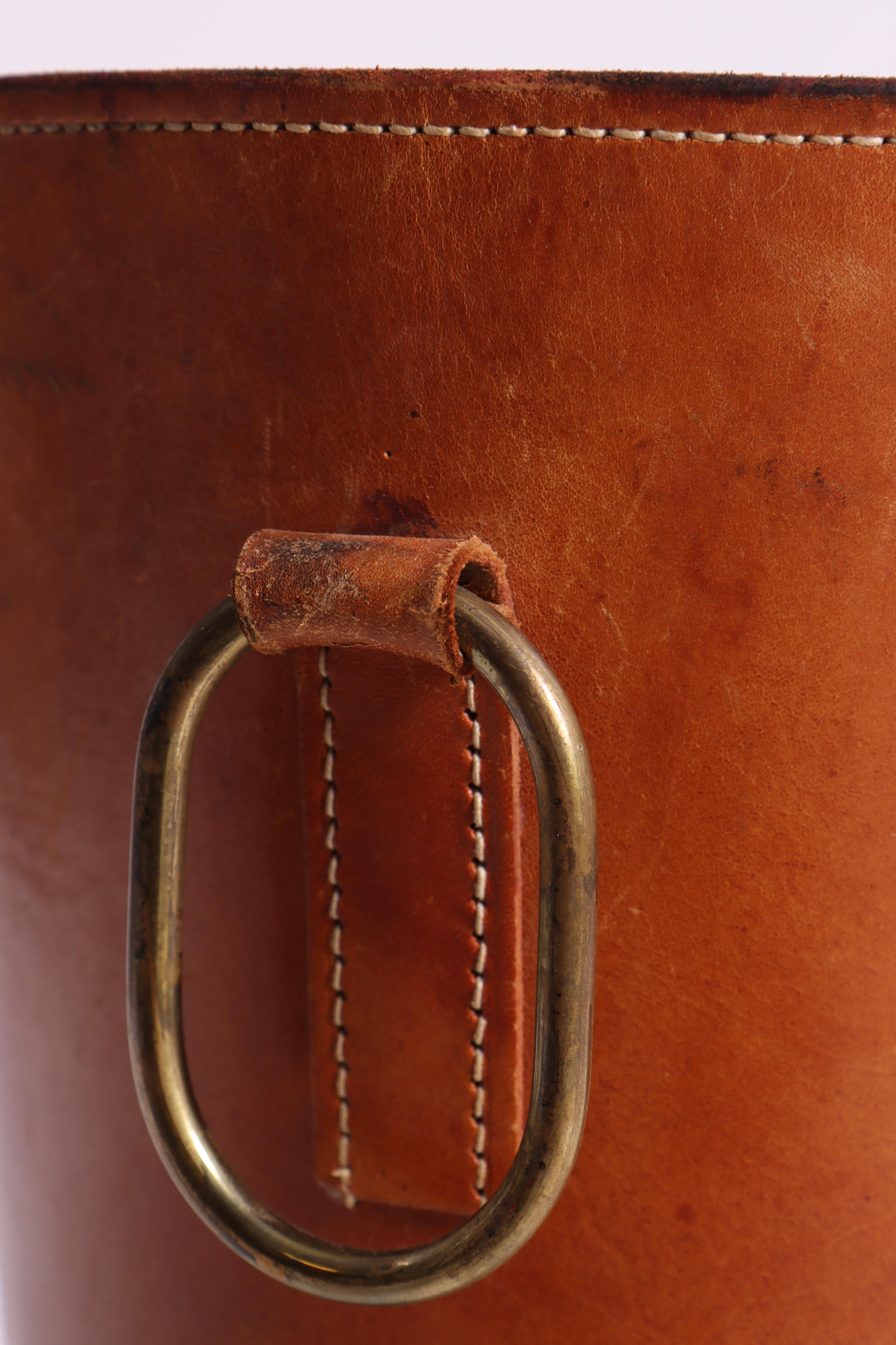 Mid-Century Modern Waste Bin in Patinated Leather, Illums Bolighus, 1950s, Dainsh Midcentury For Sale
