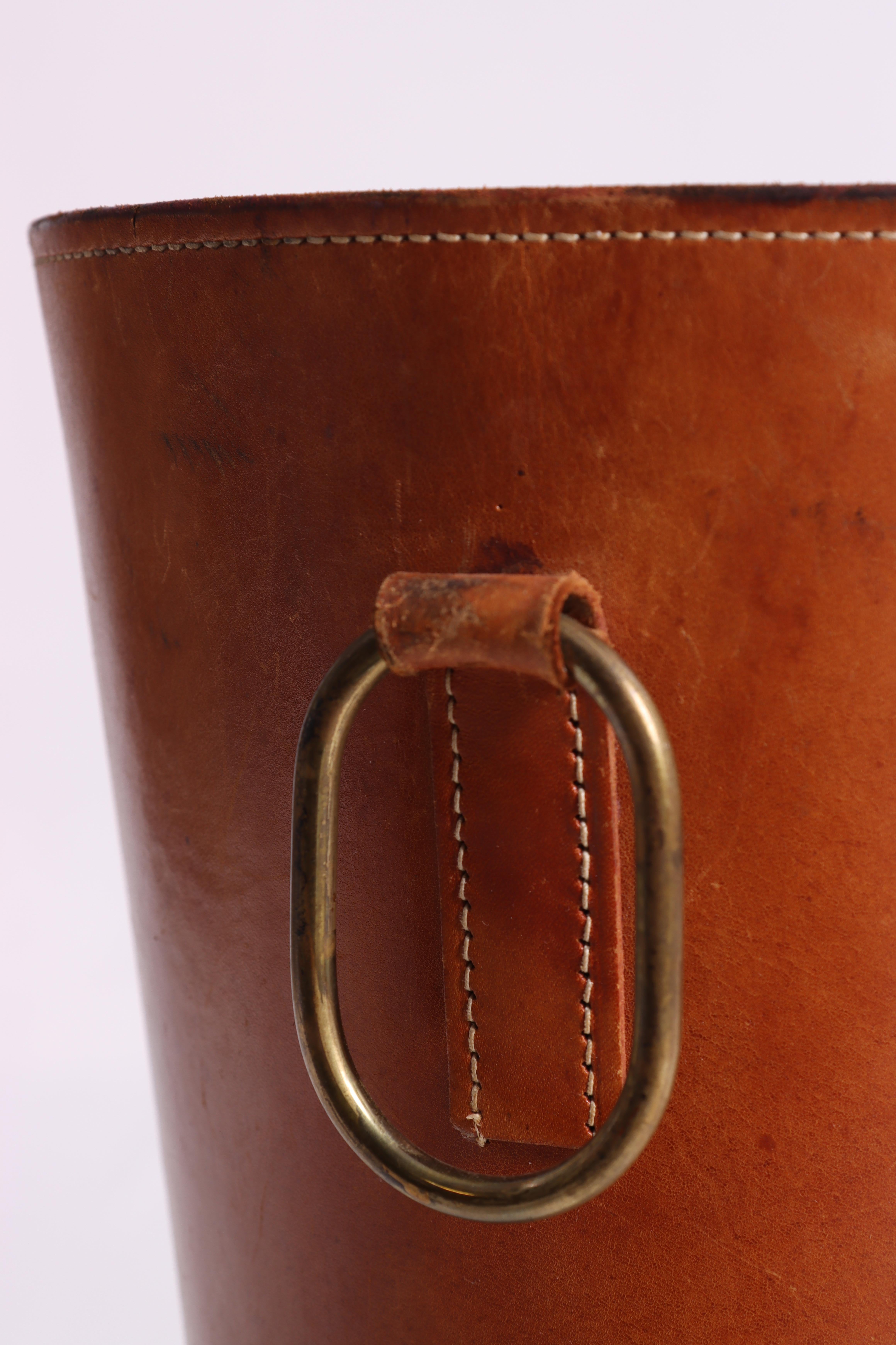 Waste Bin in Patinated Leather, Illums Bolighus, 1950s, Dainsh Midcentury In Good Condition For Sale In Lejre, DK
