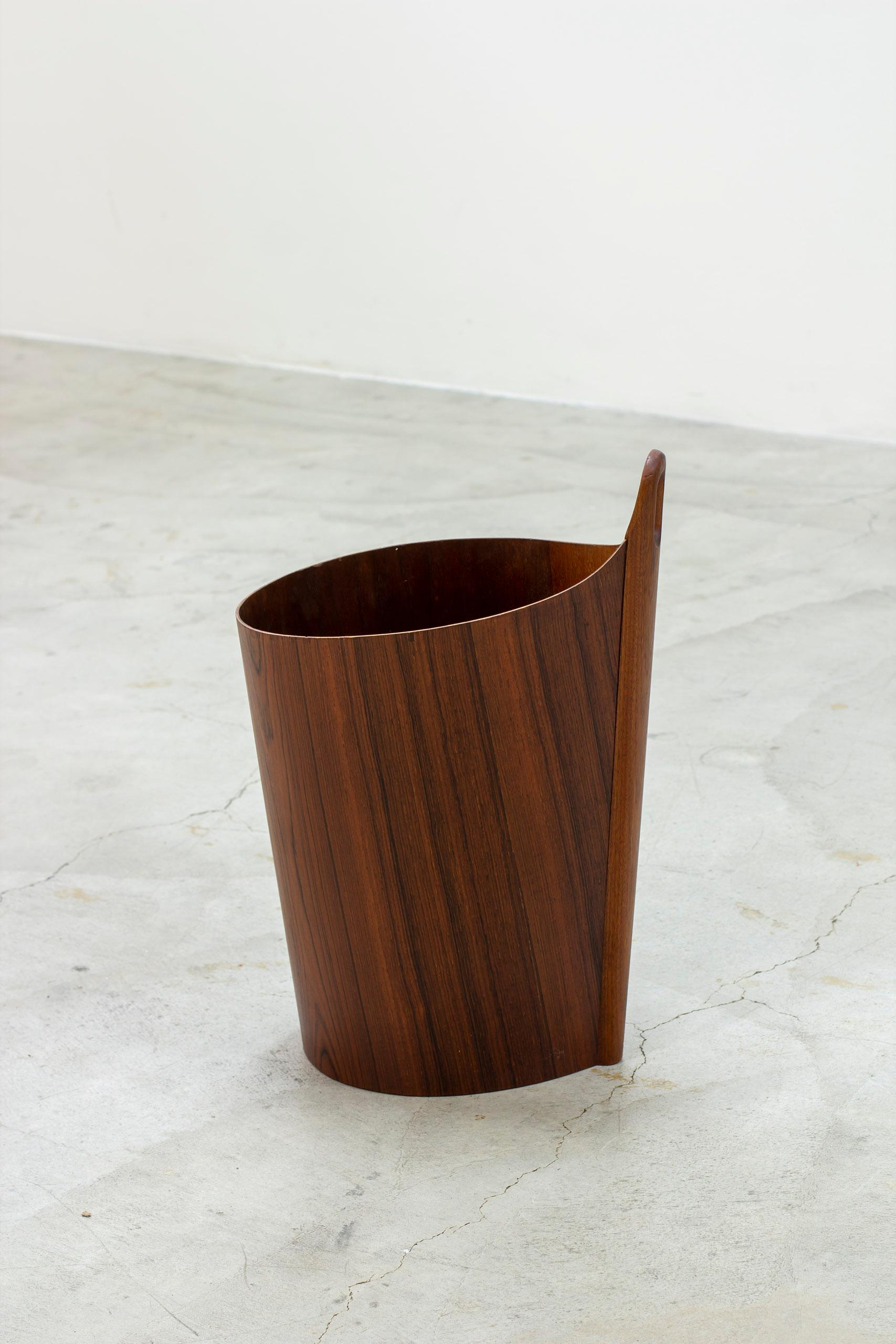 Swedish Wastepaper bin in walnut by Einar Barnes, PS Heggen, Norway, 1960s For Sale