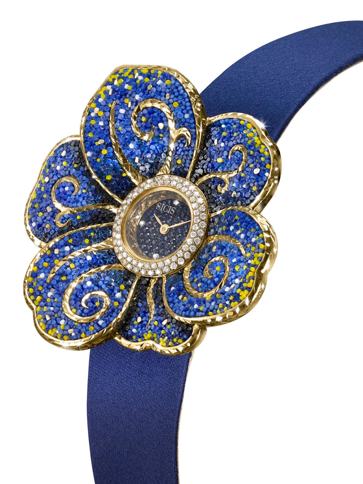 Taille brillant Montre en or, diamants blancs, saphirs et bracelet en satin, décorée à la main de micro-mosaïque en vente