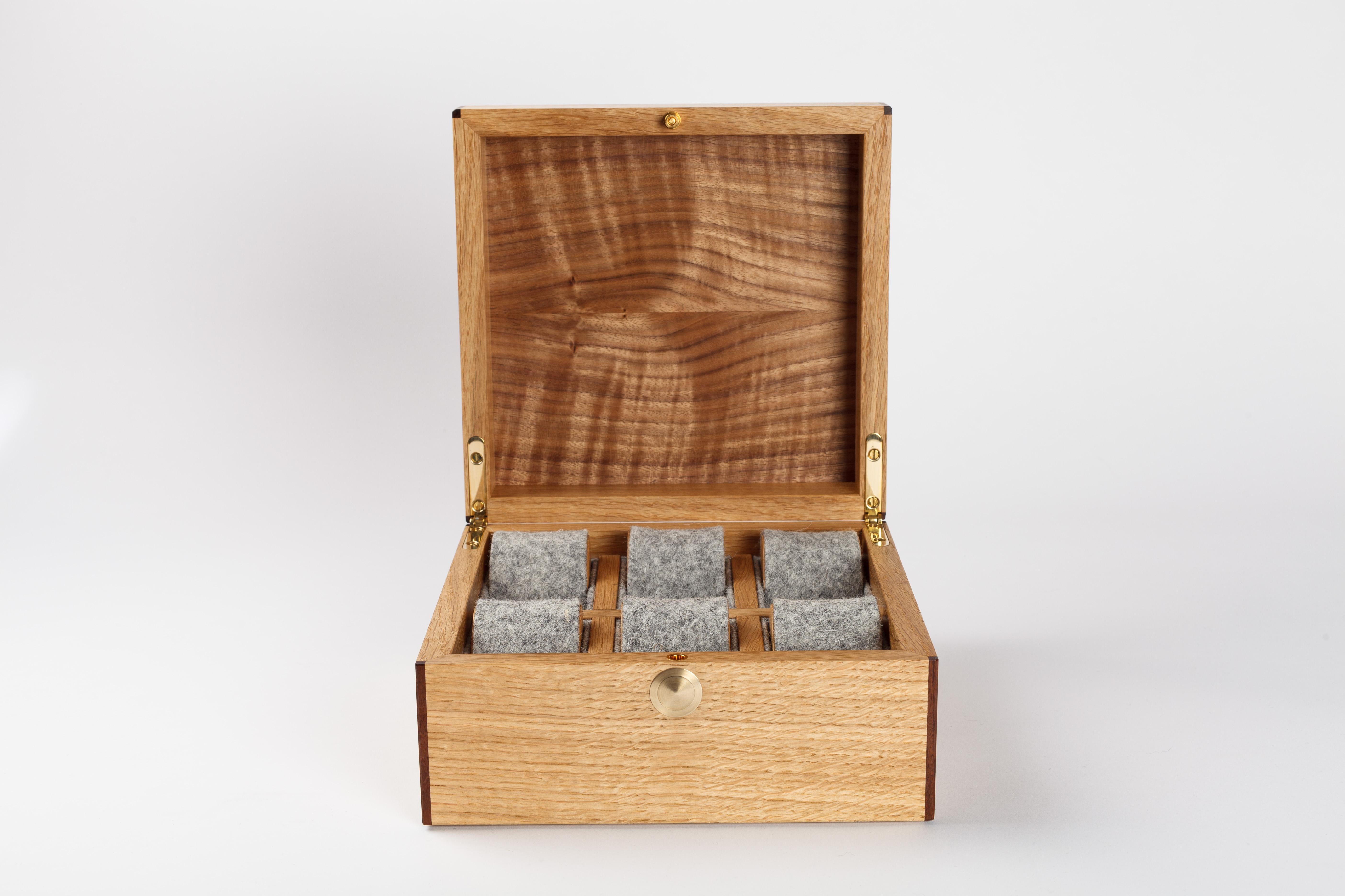 Watch Box in Oak with Oak Burl Lid In New Condition For Sale In Edinburgh, GB