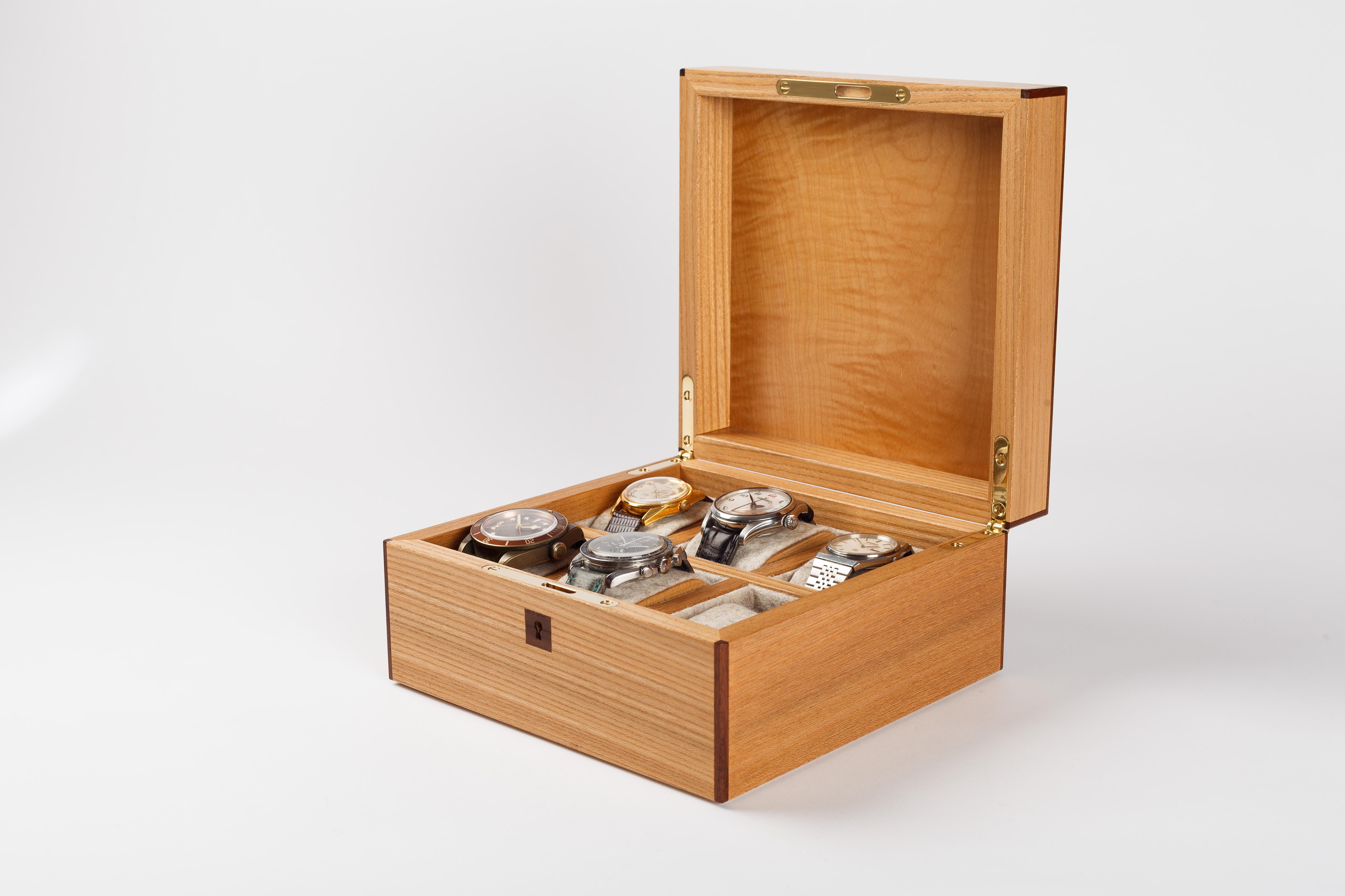 Watch Box in Scottish Elm with Maple and Walnut Basket-Weave Parquetry lid In New Condition For Sale In Edinburgh, GB