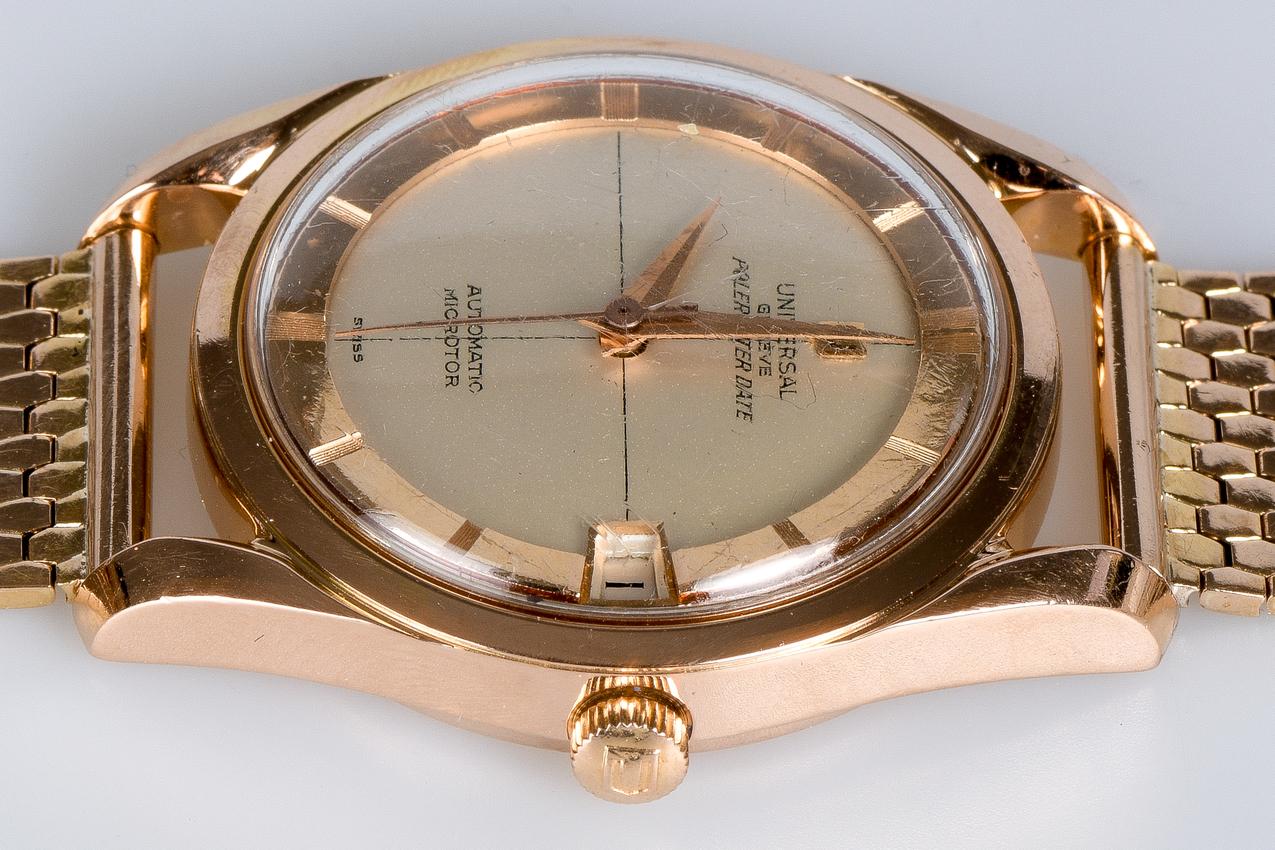 Watch in 18-carat yellow gold from the Swiss company Universal Genève Polerouter 9