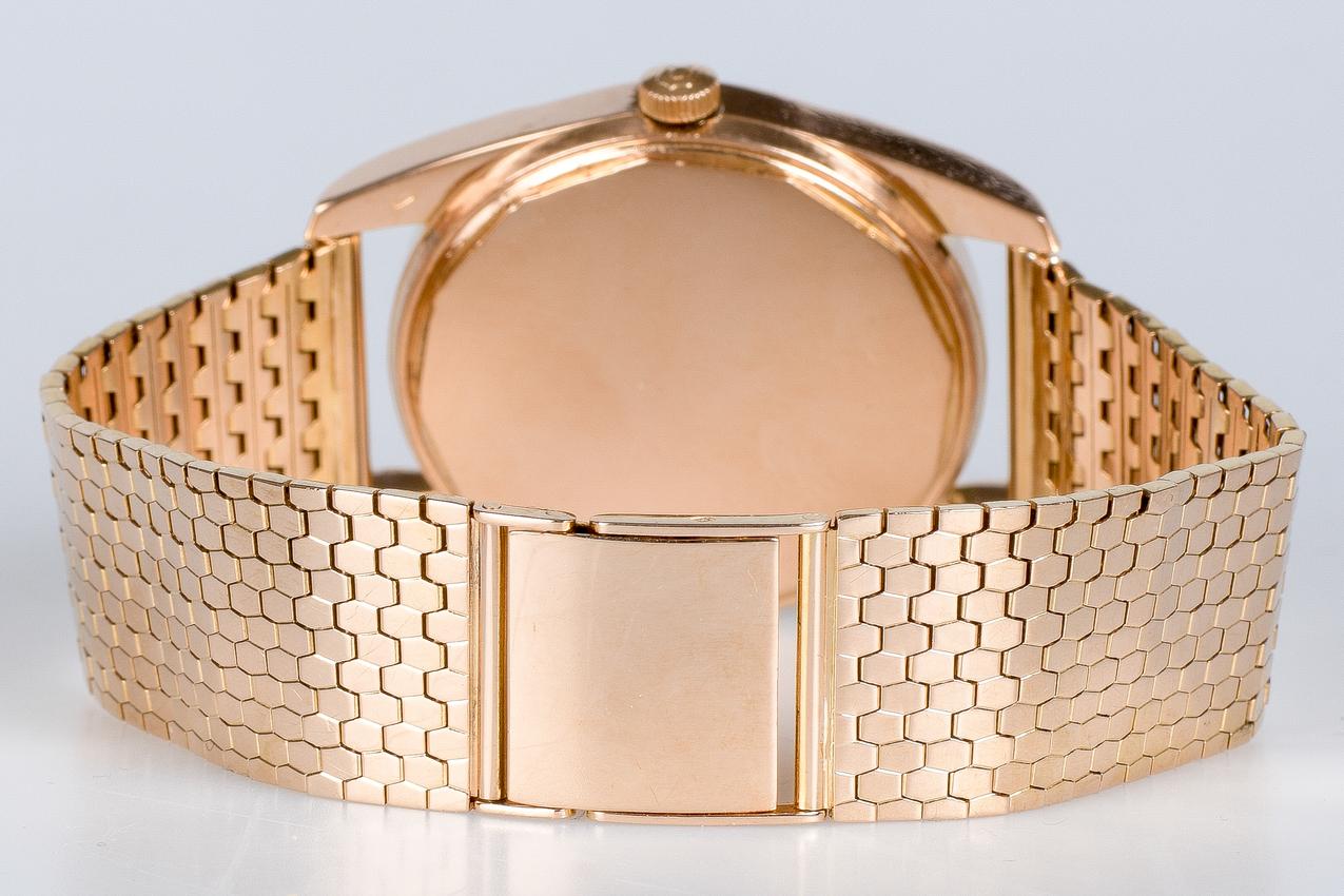 Women's or Men's Watch in 18-carat yellow gold from the Swiss company Universal Genève Polerouter