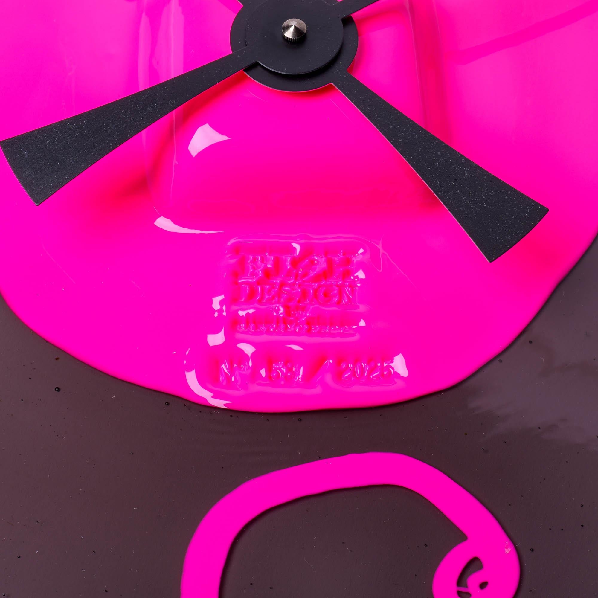Fish Design Watch Me Large Clock Clear Aqua, Fumè, Fluo Fuchsia by Gaetano Pesce In New Condition For Sale In barasso, IT