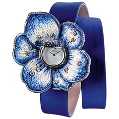 Montre en or blanc, diamants blancs, saphirs bleus, titane, bracelet en satin et micro-mosaïque