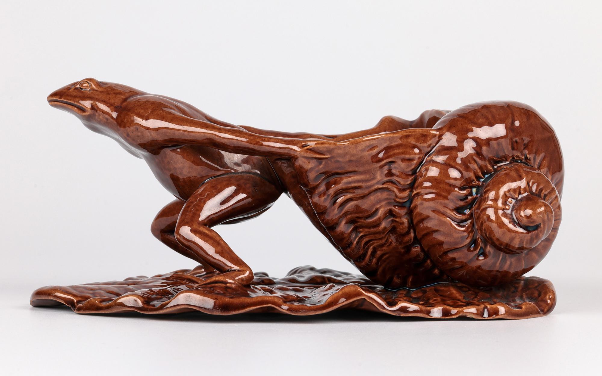 Watcombe Torquay Art pottery Brown Glazed Novelty Frog & Shell Sauce Boat In Good Condition For Sale In Bishop's Stortford, Hertfordshire