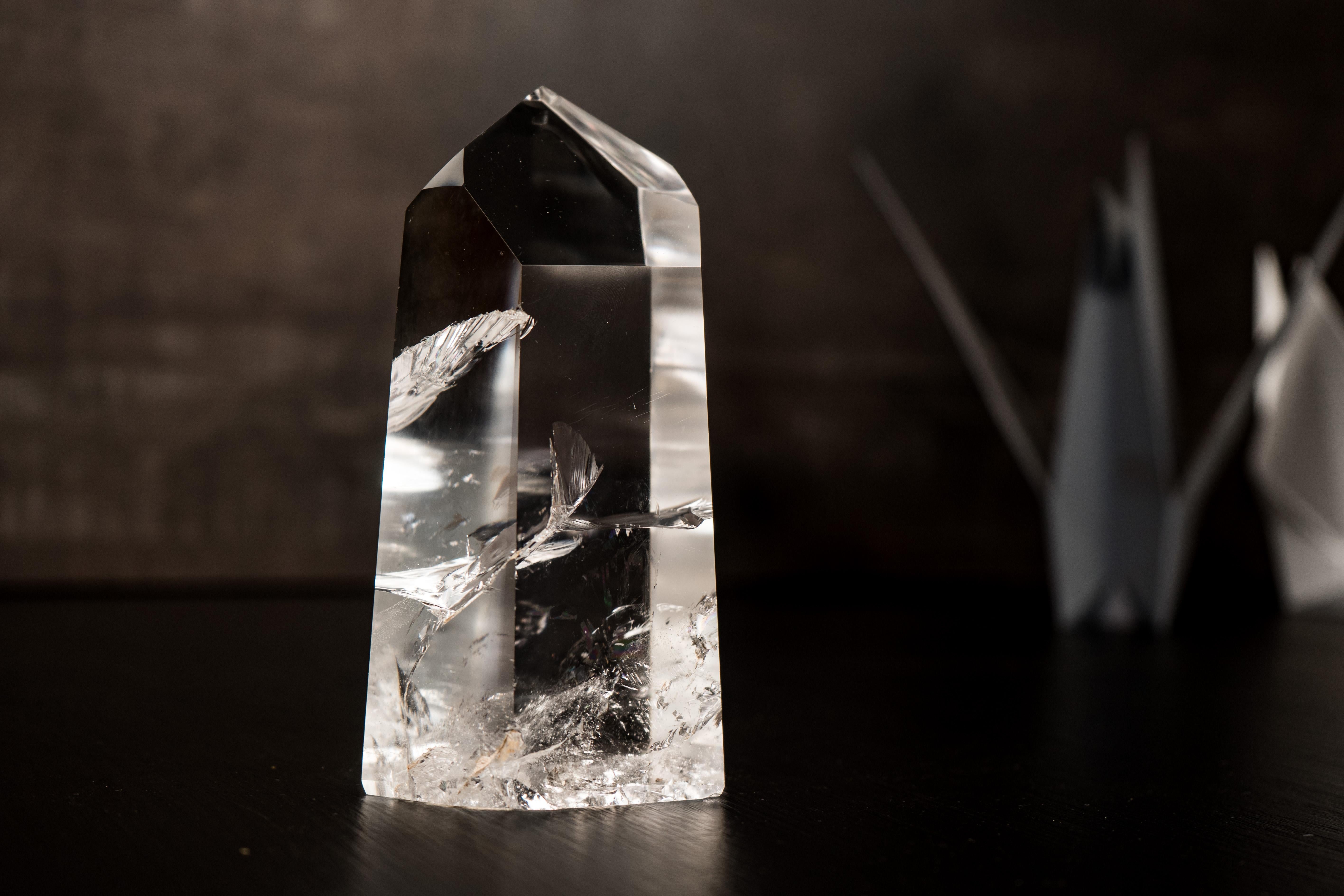 Uno splendido obelisco di cristallo lemuriano di alta qualità proveniente da Diamantina, Brasile

▫️ Descrizione

Con un'estetica bellissima e una cristallizzazione perfetta, questo è un vero punto Lemuriano molto speciale proveniente dalla famosa