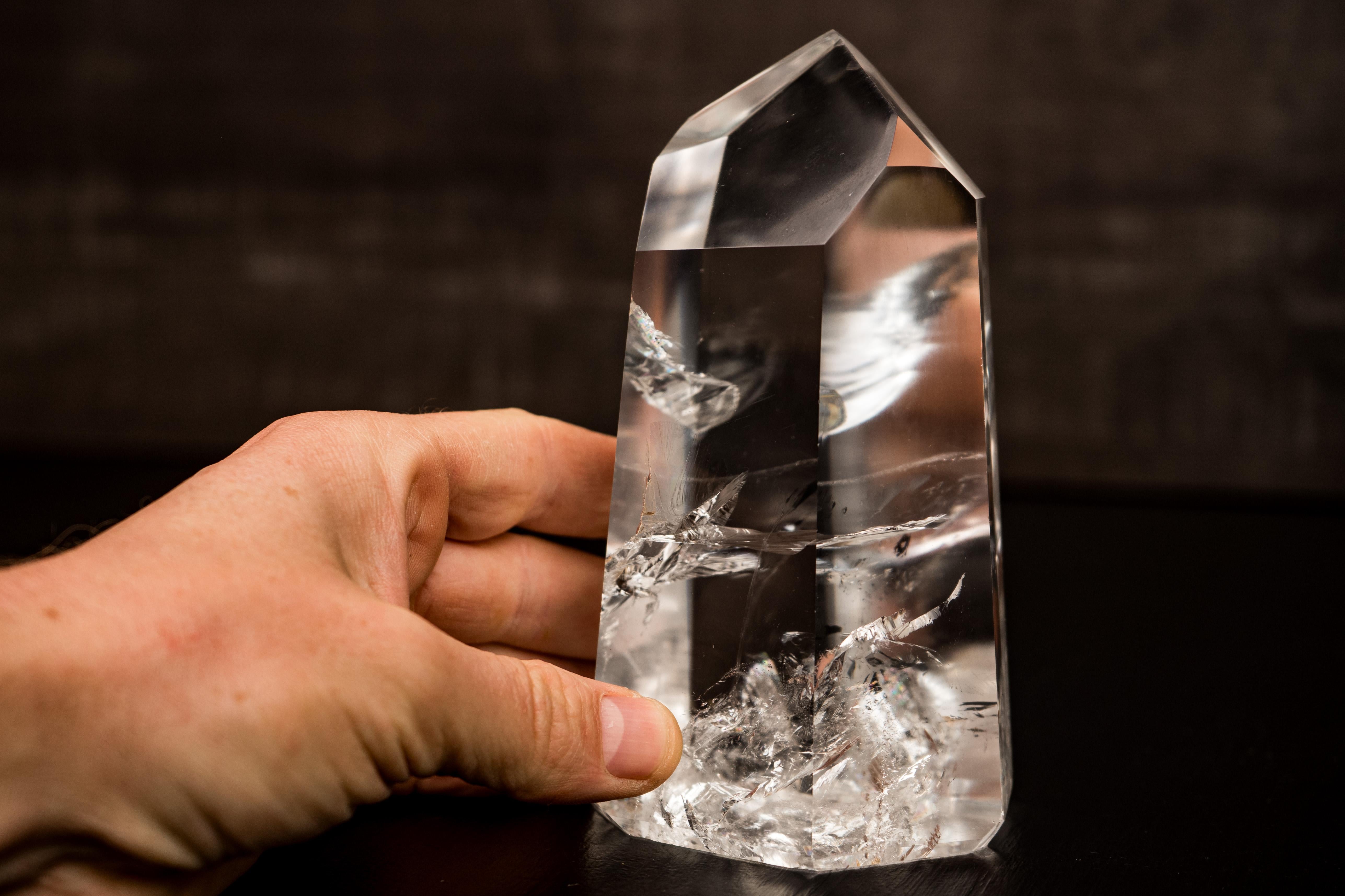 Punta obelisco in quarzo lemuriano chiaro come l'acqua, da Diamantina in vendita 2