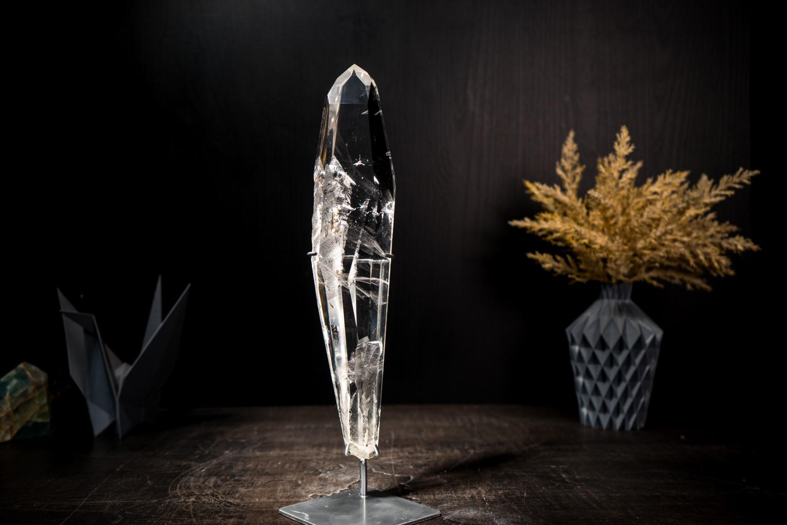 Eau claire Véritable Pointe de Quartz Lémurien en vente 4