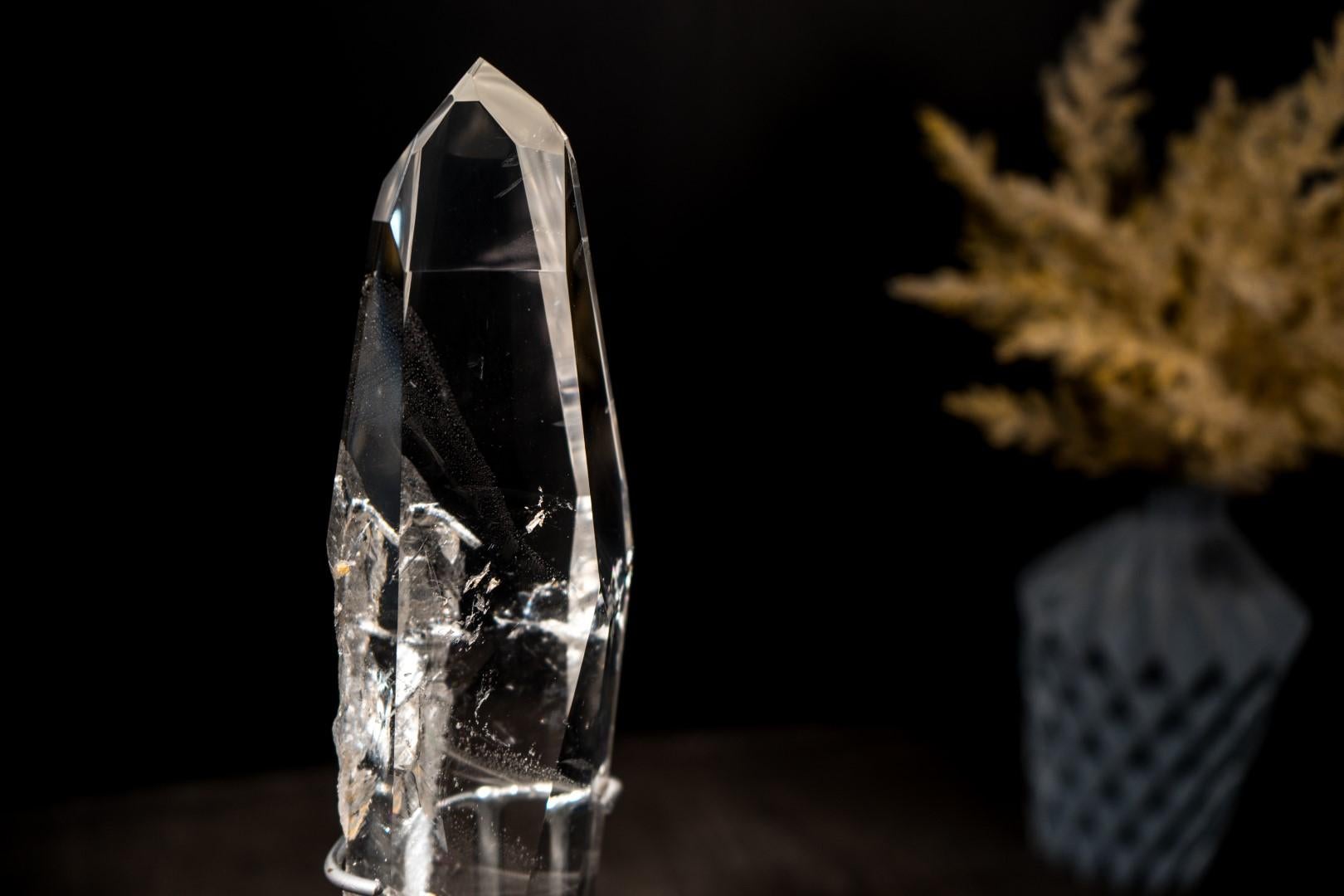 Eau claire Véritable Pointe de Quartz Lémurien en vente 5