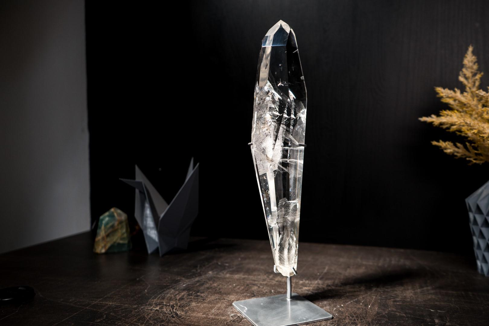 Eau claire Véritable Pointe de Quartz Lémurien en vente 6