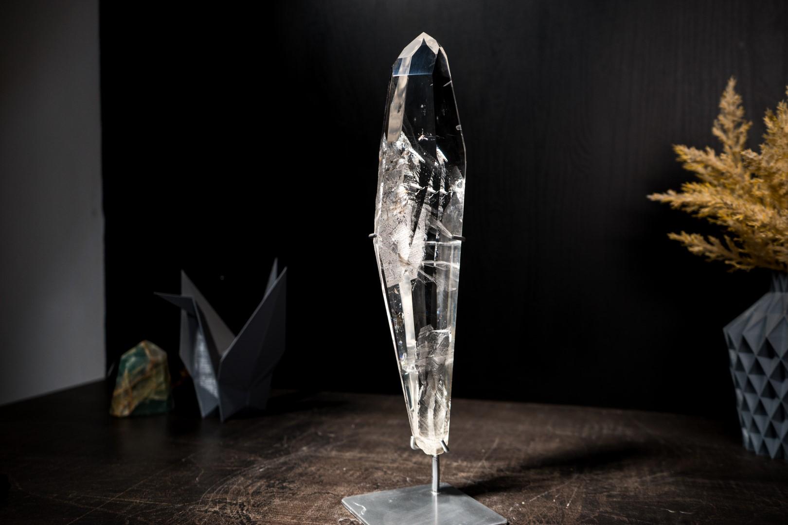 Eau claire Véritable Pointe de Quartz Lémurien en vente 7