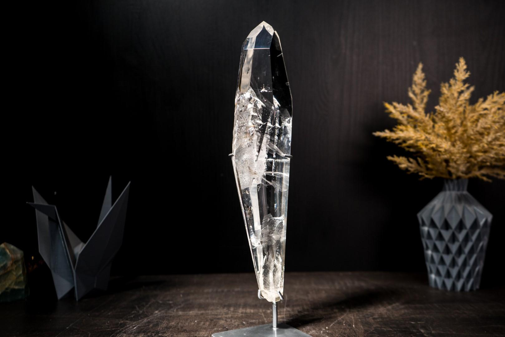 Eau claire Véritable Pointe de Quartz Lémurien en vente 8