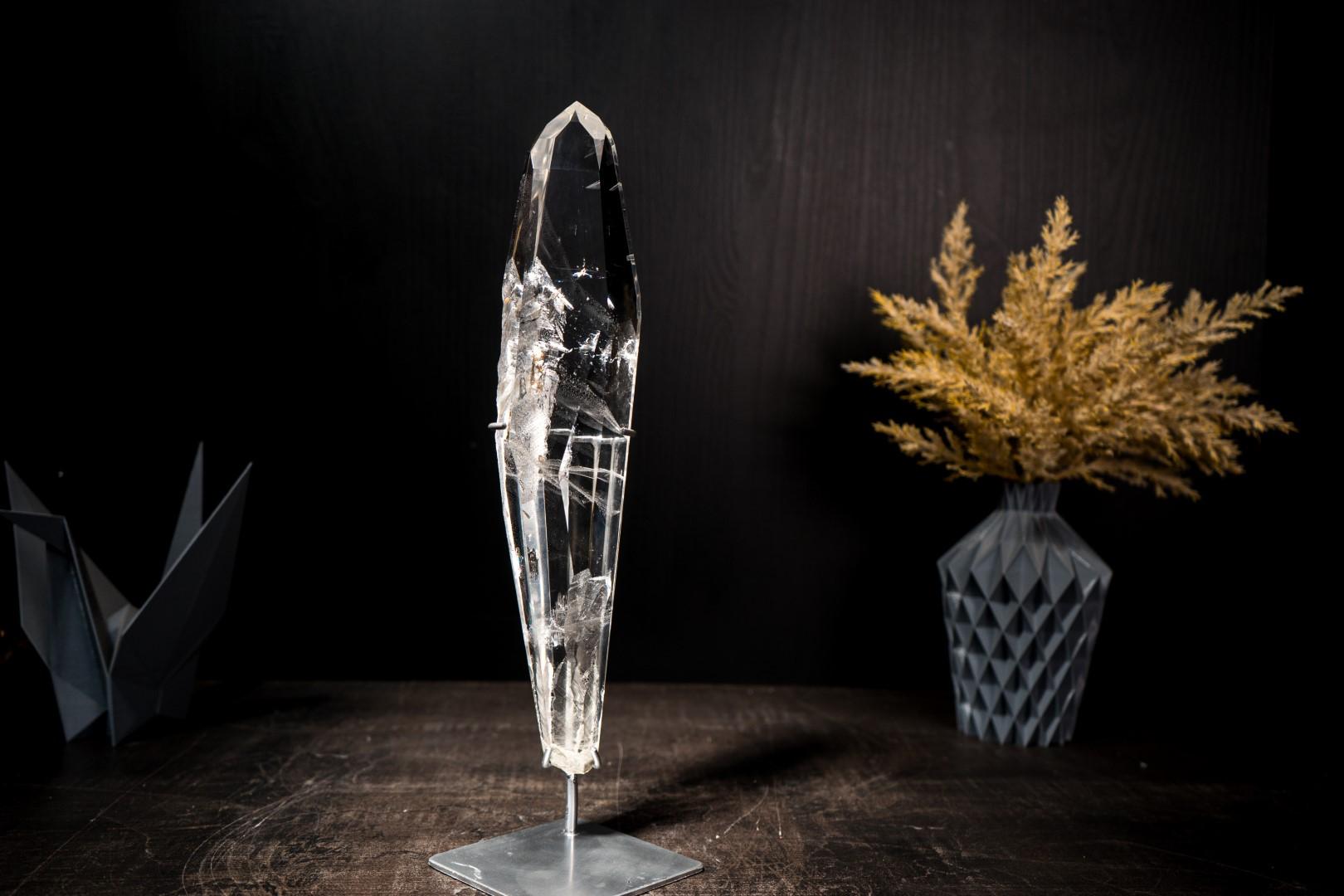 Eau claire Véritable Pointe de Quartz Lémurien en vente 10