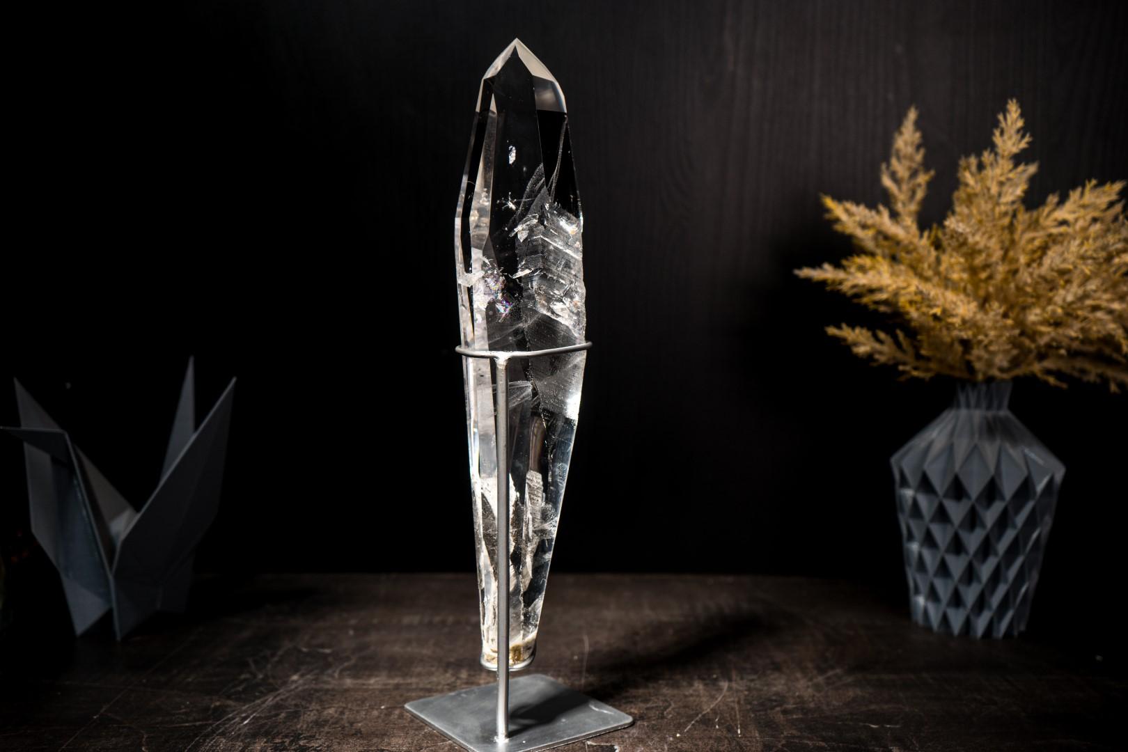 Eau claire Véritable Pointe de Quartz Lémurien en vente 13