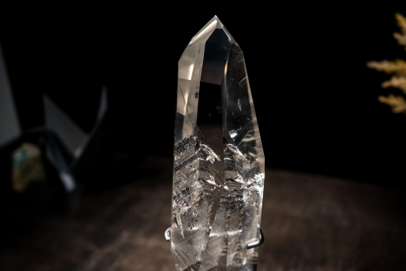 XXIe siècle et contemporain Eau claire Véritable Pointe de Quartz Lémurien en vente