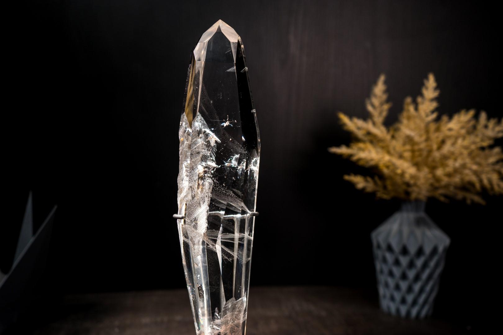 Eau claire Véritable Pointe de Quartz Lémurien en vente 1