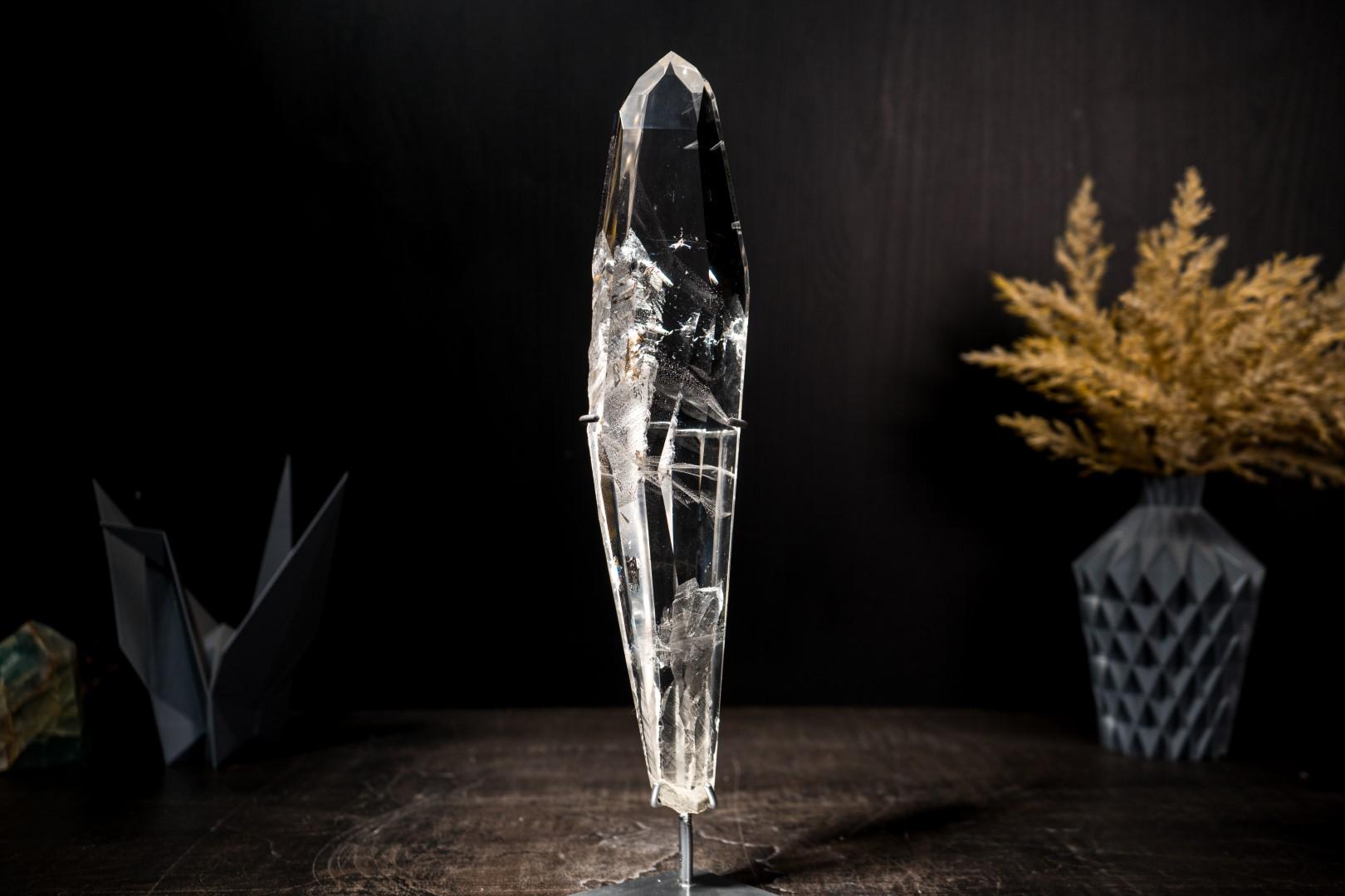 Eau claire Véritable Pointe de Quartz Lémurien en vente 2