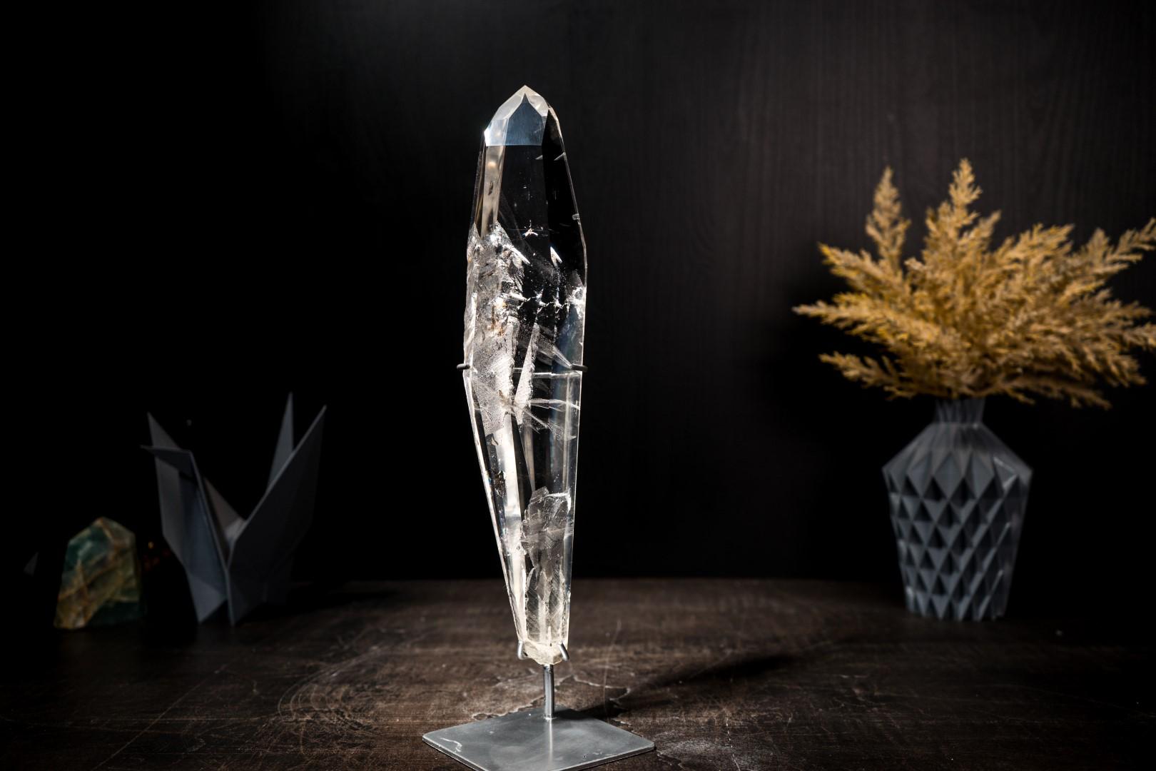 Eau claire Véritable Pointe de Quartz Lémurien en vente 3