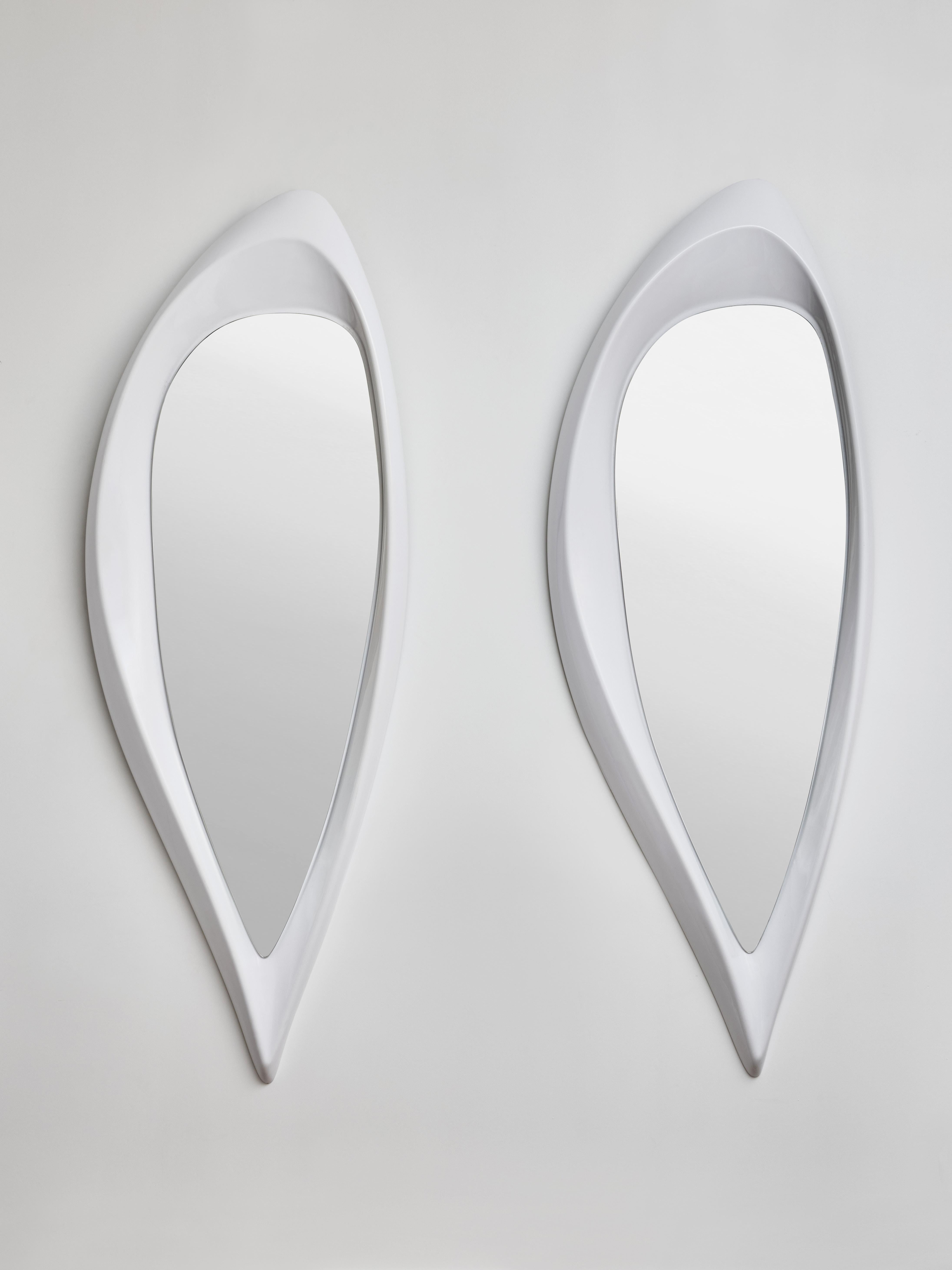 Paire de miroirs vintage en fibre de verre.
Italie, années 1970.
