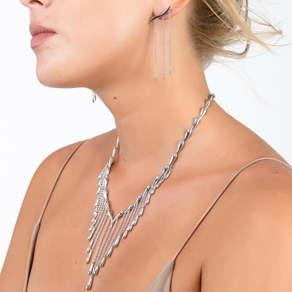 A real head turner for those that love a pendant with style and movement. Watch the droplets move and tickle your skin when you move.. You can have earrings to match too so do ask.

This piece is very tactile as the chain is soft to the touch and a