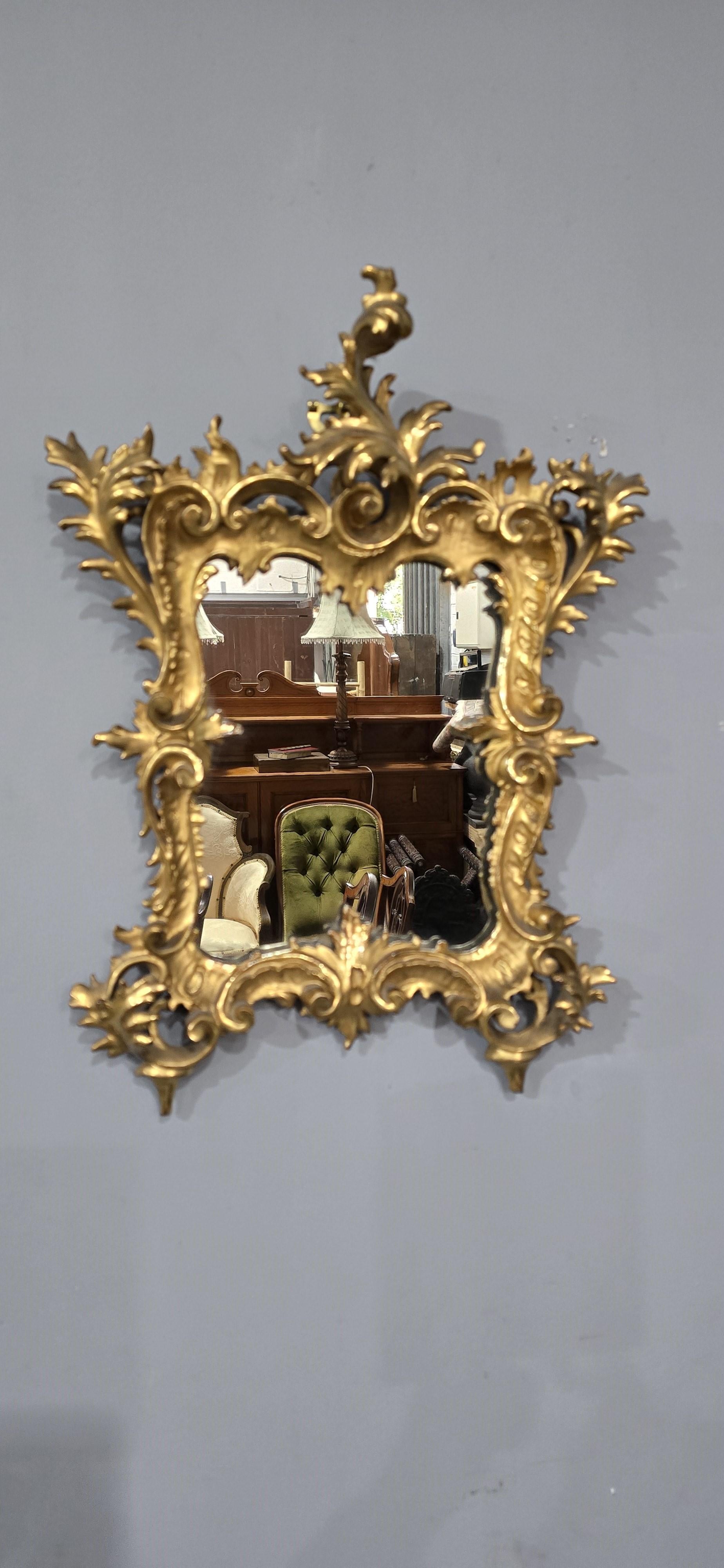 A very pretty original water gilded Venetian mirror, in excellent original condition.

19