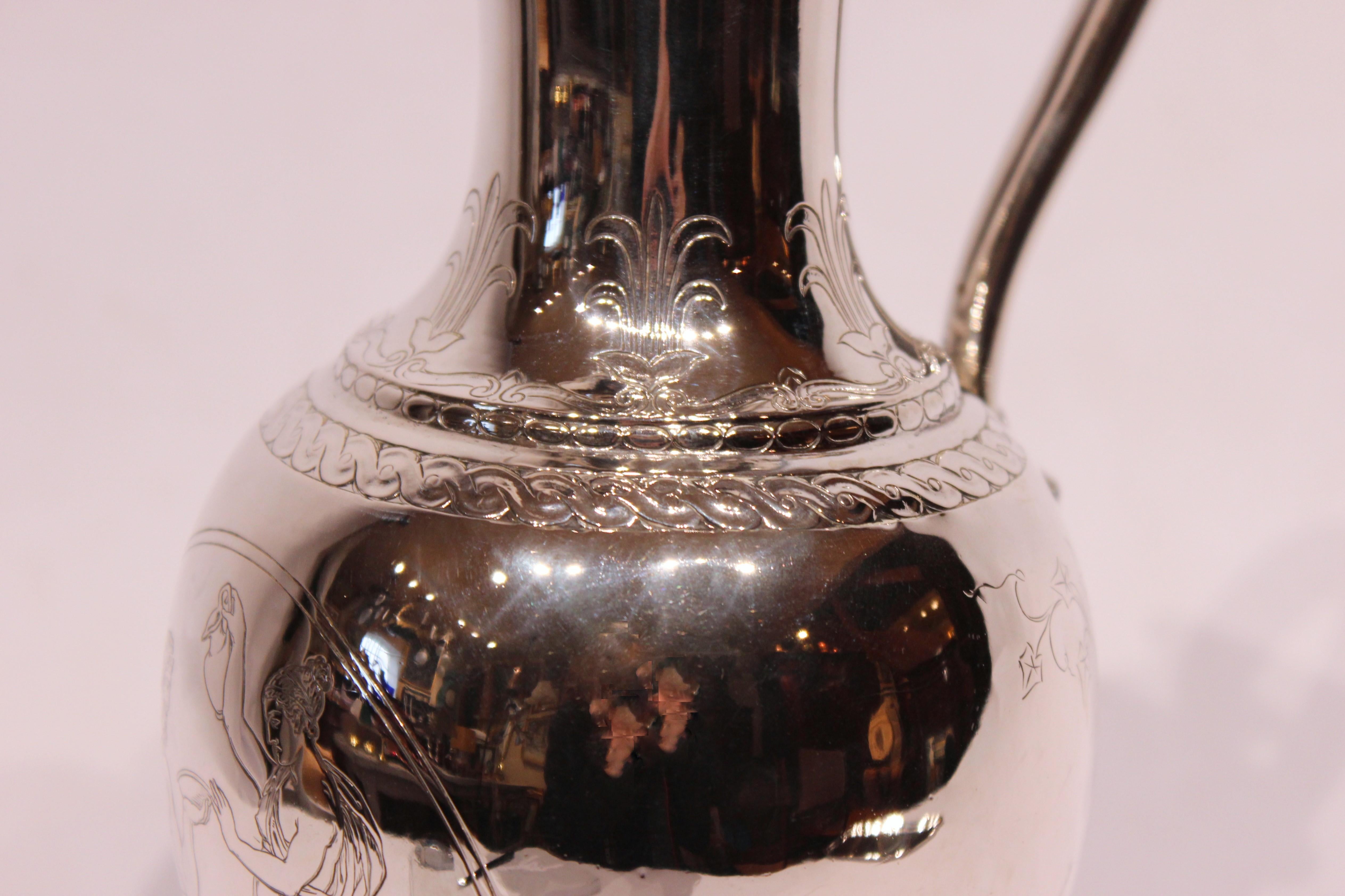 Wasserkrug, wunderschön dekoriert aus gepunztem Silber (Skandinavische Moderne) im Angebot