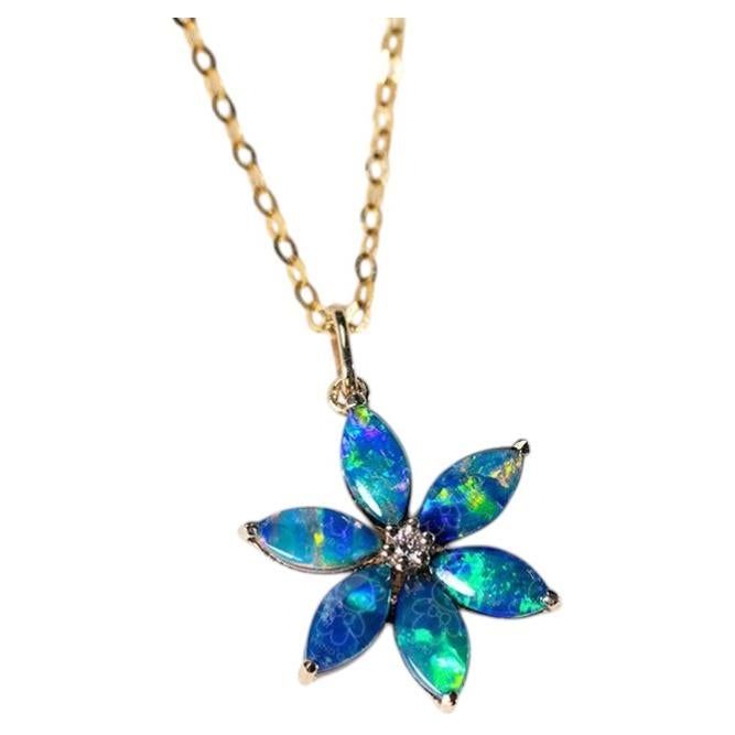 Collana con ciondolo in oro giallo 14 carati con opale opalino doppio e giglio d'acqua
