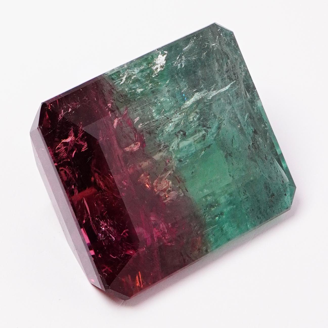 Turmalina de melón de agua 32,66 quilates Gema suelta natural maginificiente verde y roja Los detalles se mencionan a continuación:

Peso: 32,66 quilates
Dimensiones:20,81x17,98x9,97 mm
Tratamiento: Ninguno
Claridad: VS
Origen: Brasil
Forma: