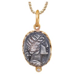Nymphe d'eau, pendentif collier amulette avec diamants, or et argent 24 carats