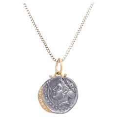 Ninfa dell'acqua, Synope, ciondolo collana Charm Coin Amulet con diamanti, oro 24kt