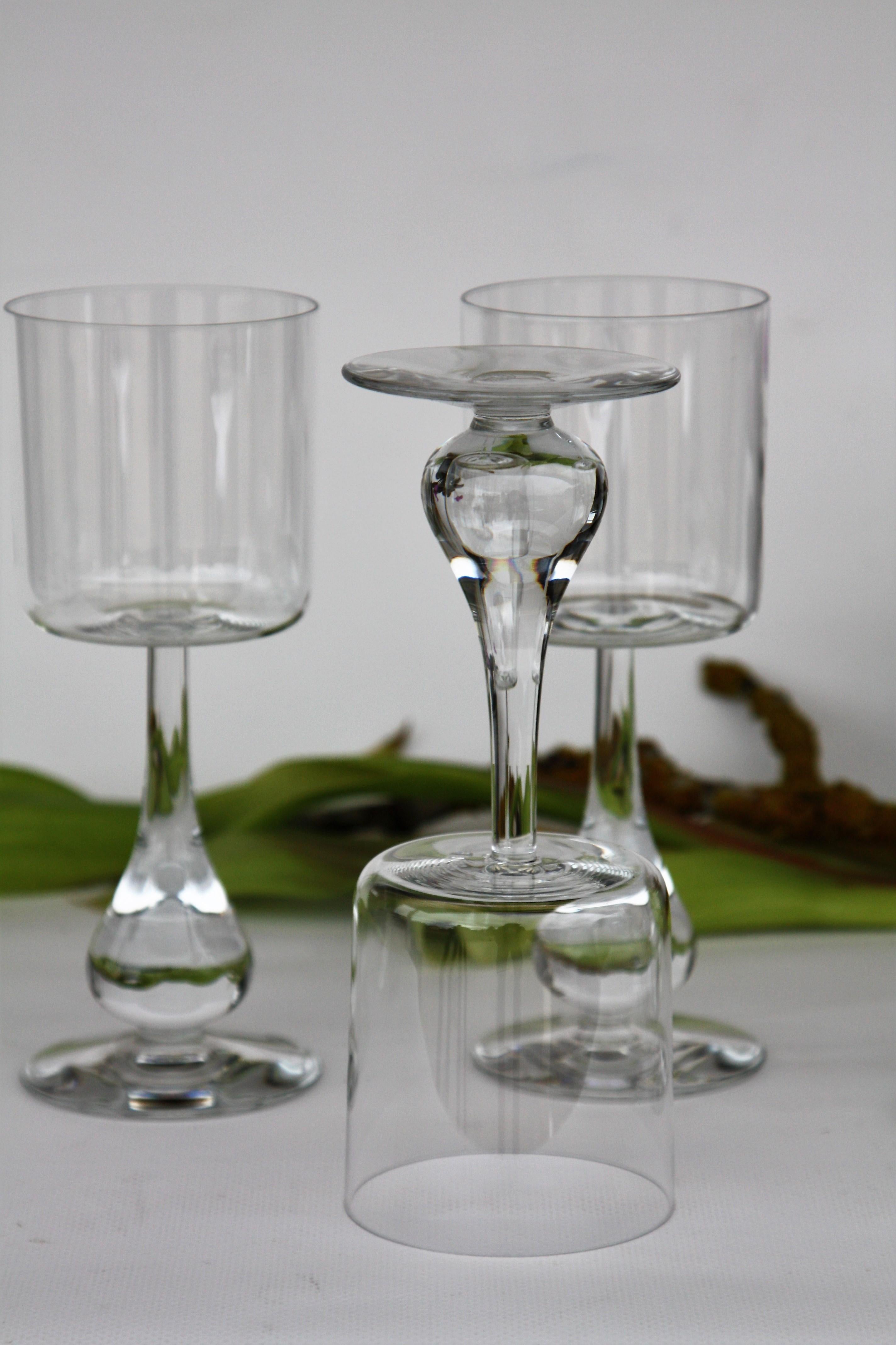 Wasserfassung in Baccarat-Kristall, Modell José. Gläser und Wasserkrug im Zustand „Hervorragend“ im Angebot in LA ROCHEPOT, FR