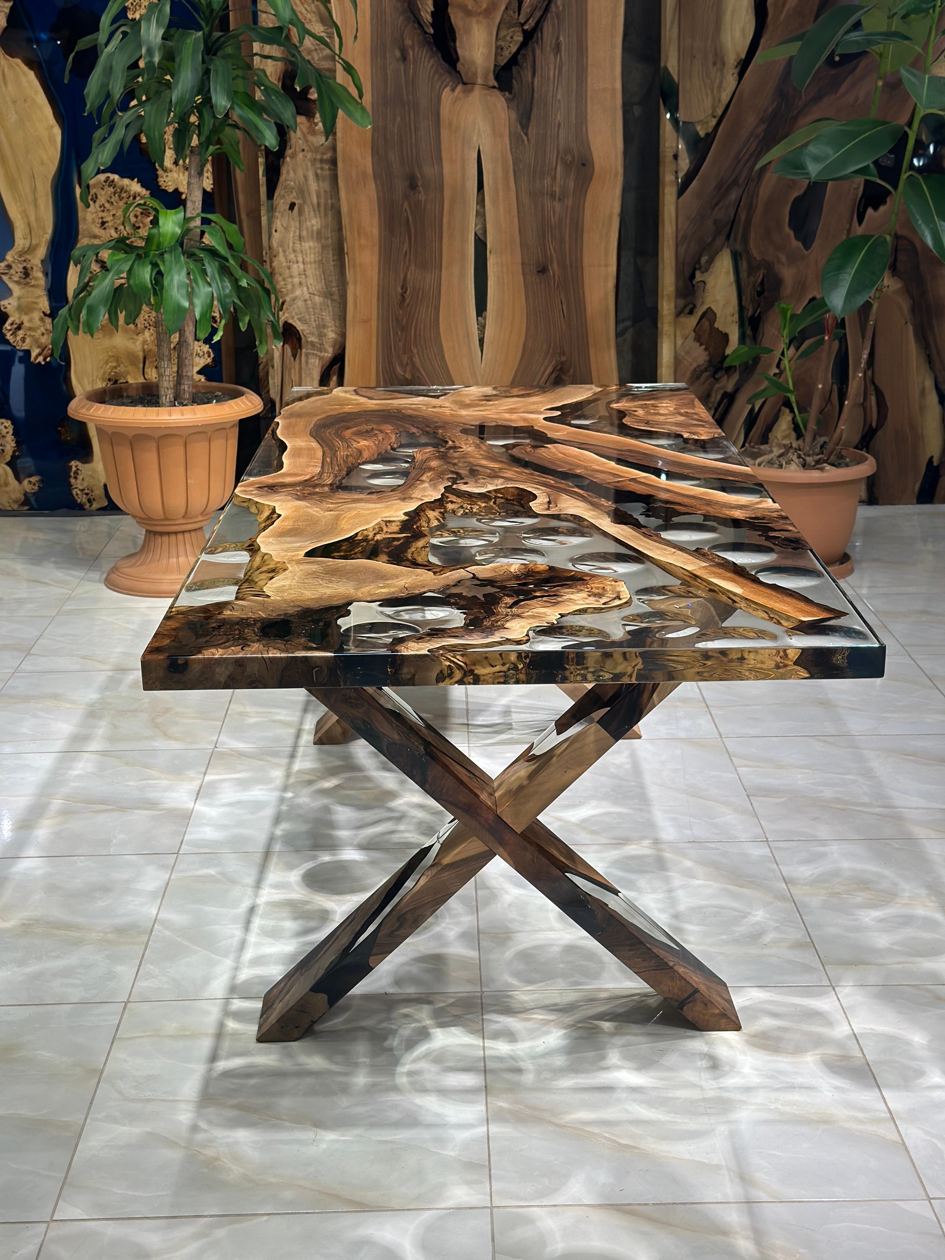 Waterdrop Ultra Clear Epoxy Resin Walnut Dining Table In Distressed Condition For Sale In İnegöl, TR