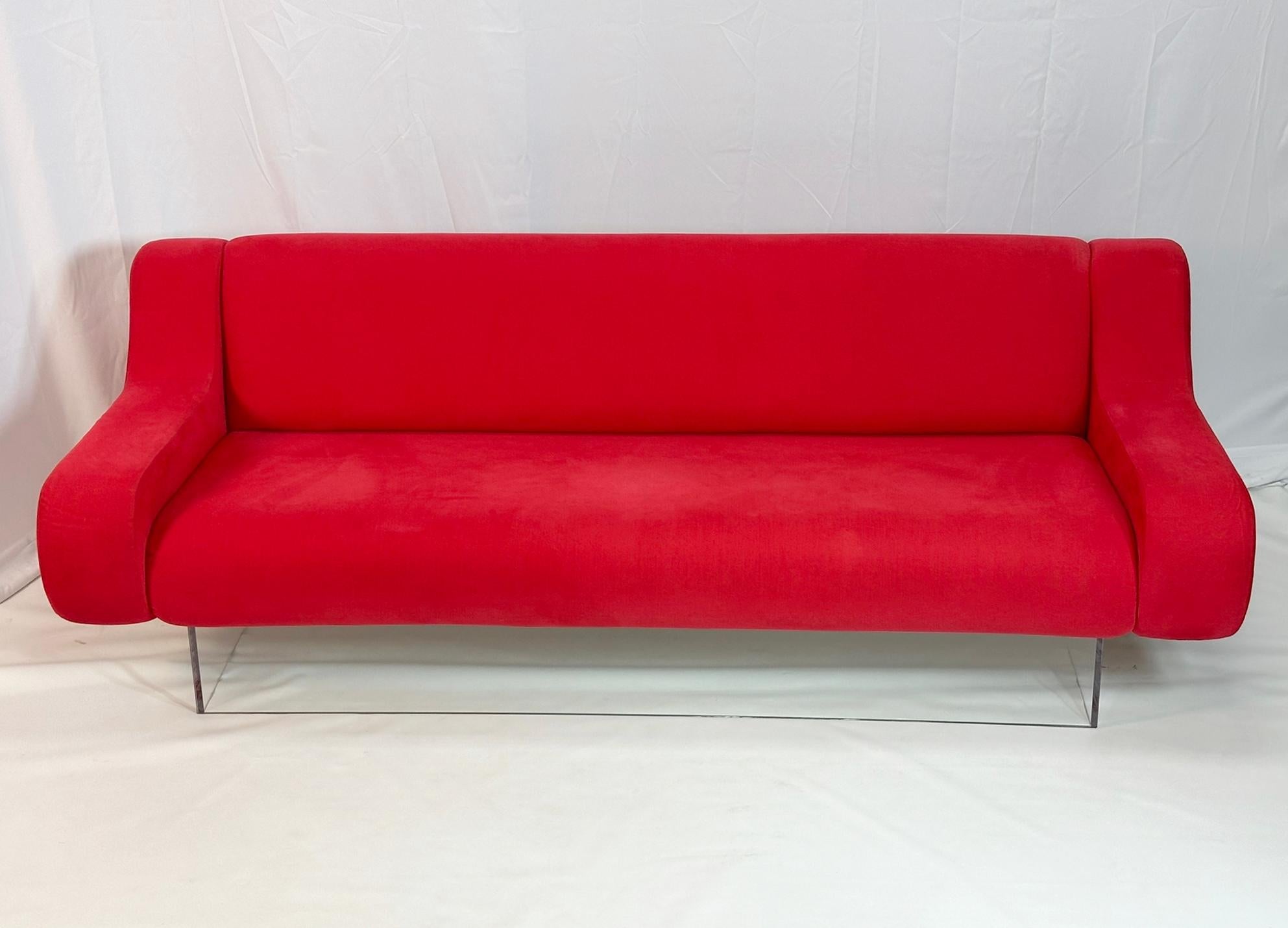 Vintage three seater sofa designed and manufactured in the USA in the 1970s by Mr Lucite, Charles Hollis Jones and part of the Waterfall Bear Collection.
 
The sofa is upholstered in the original red fabric and original illuminated Lucite base.
