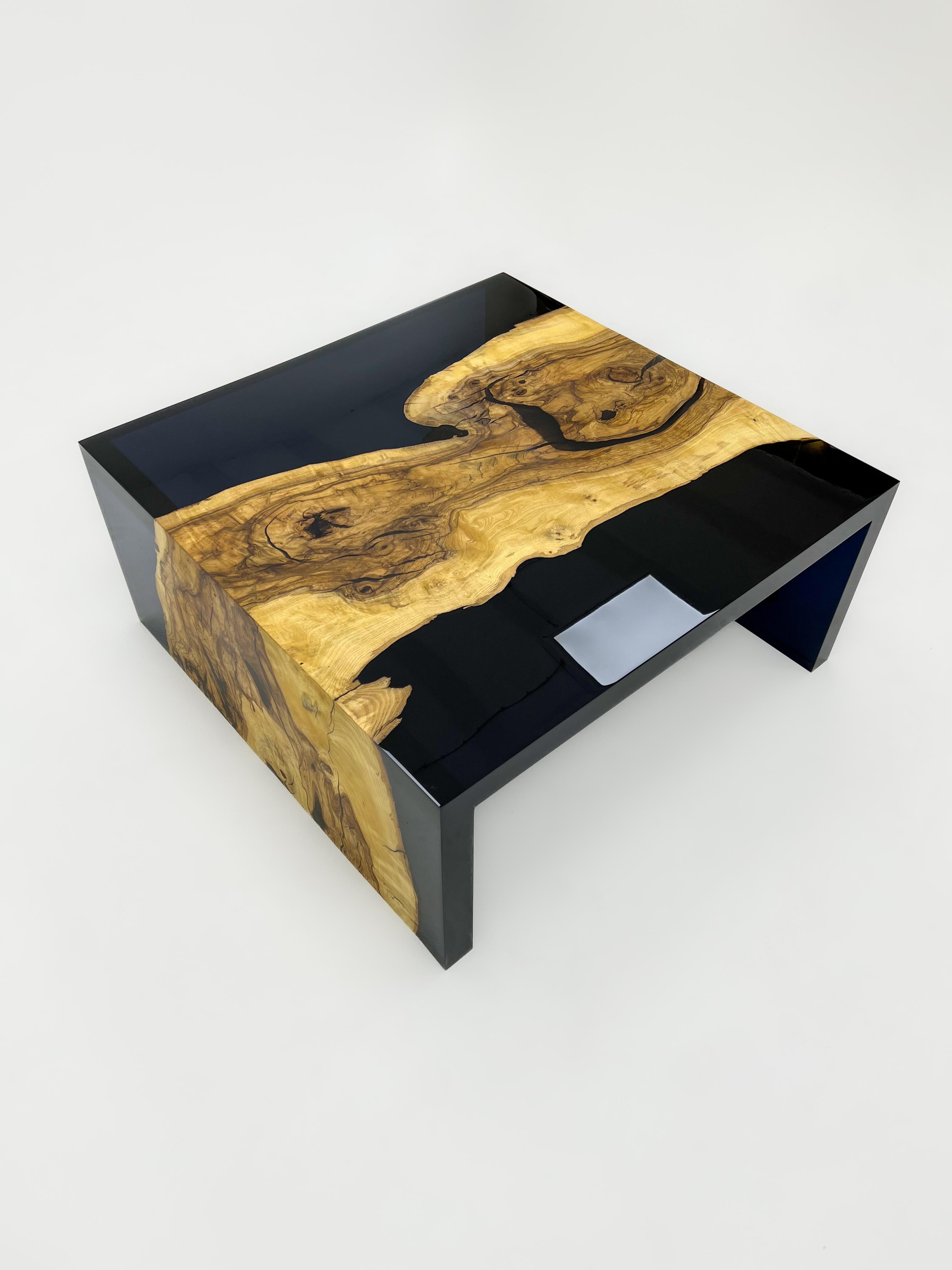 resin centre table