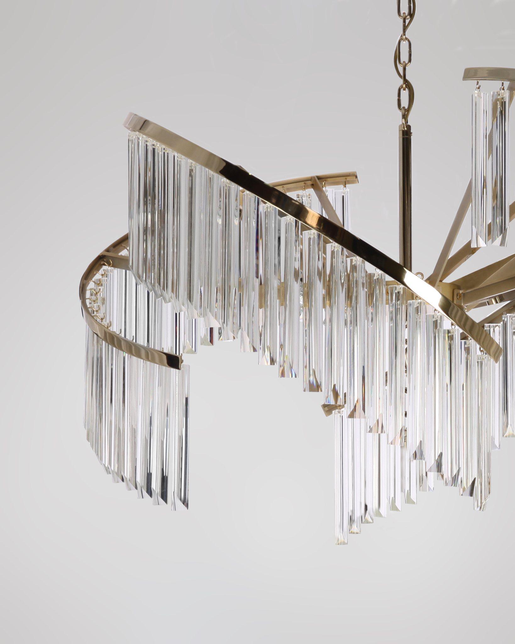 Fatto a mano Lampadario a cascata per spazi ampi con soffitti alti-In stock in vendita