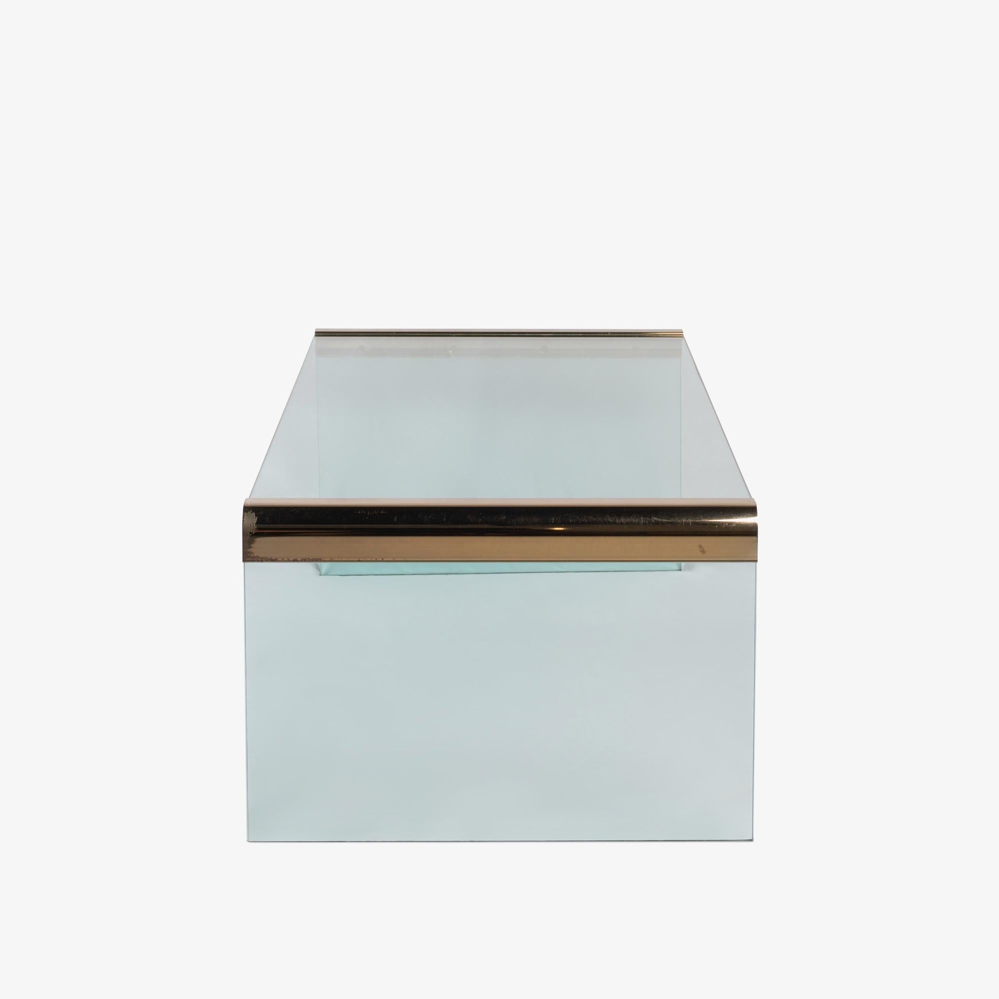 Table basse cocktail Waterfall en laiton et verre par Leon Rosen pour Pace Bon état - En vente à Stamford, CT