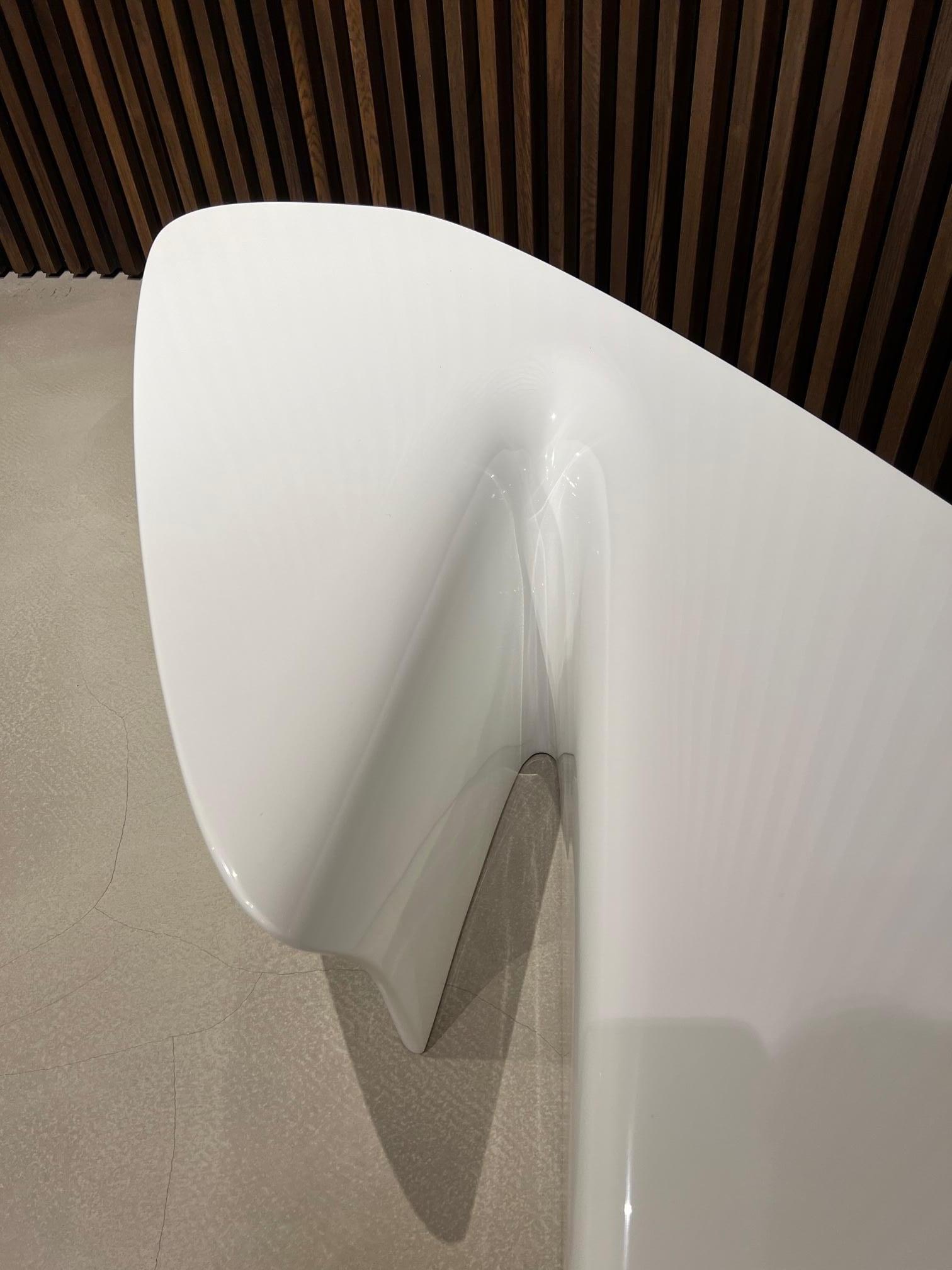 Table basse contemporaine Waterfall en laque blanche brillante par Driade Excellent état - En vente à Chicago, IL