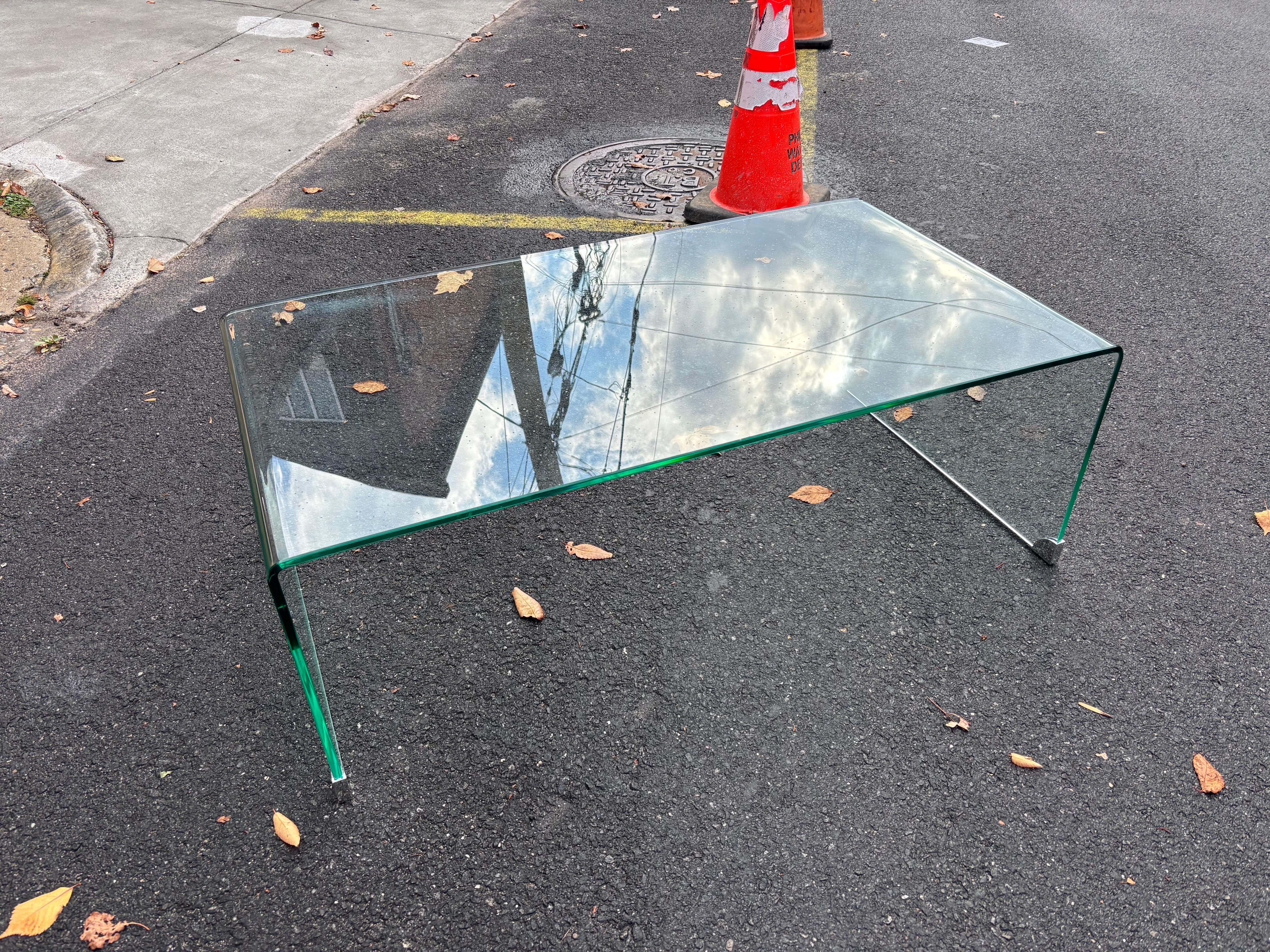 Tavolino da caffè in vetro a cascata In condizioni buone in vendita a Philadelphia, PA