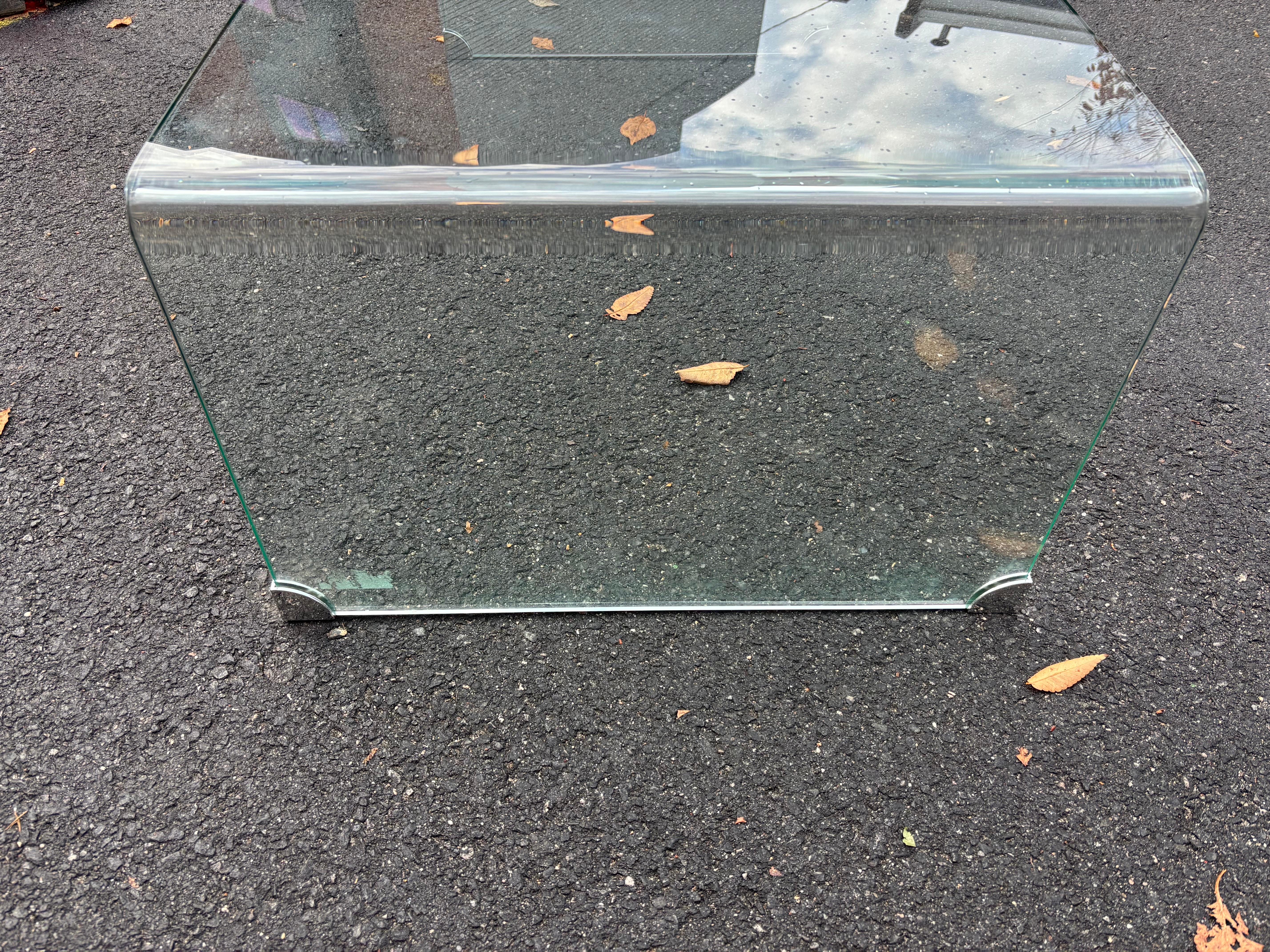 Vetro Tavolino da caffè in vetro a cascata in vendita