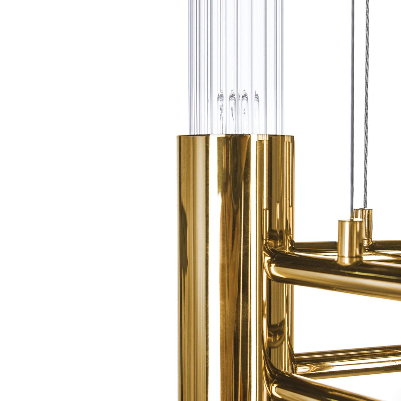 Embodying the natural sensation of waterfalls through gold-plated brass and handmade crystal tubes, it is the elegant waterfall extra large pendant’s details that distinguish this piece from its smaller original lamp, offering a timeless design that