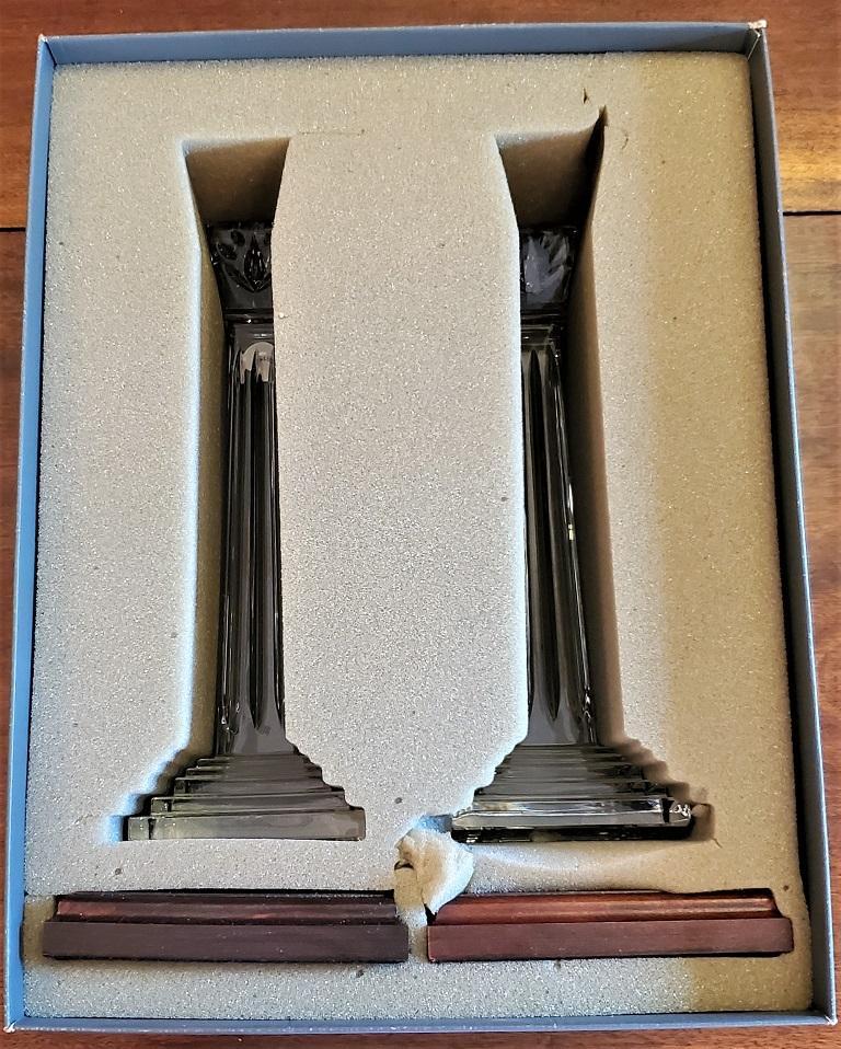 Presenting a gorgeous Waterford Americas Heritage Collection pair of George Washington candlesticks.

Made in Waterford, Ireland circa 1990.

100% Irish made.

In original box and in mint condition.

Discontinued model.

Beautiful heavy