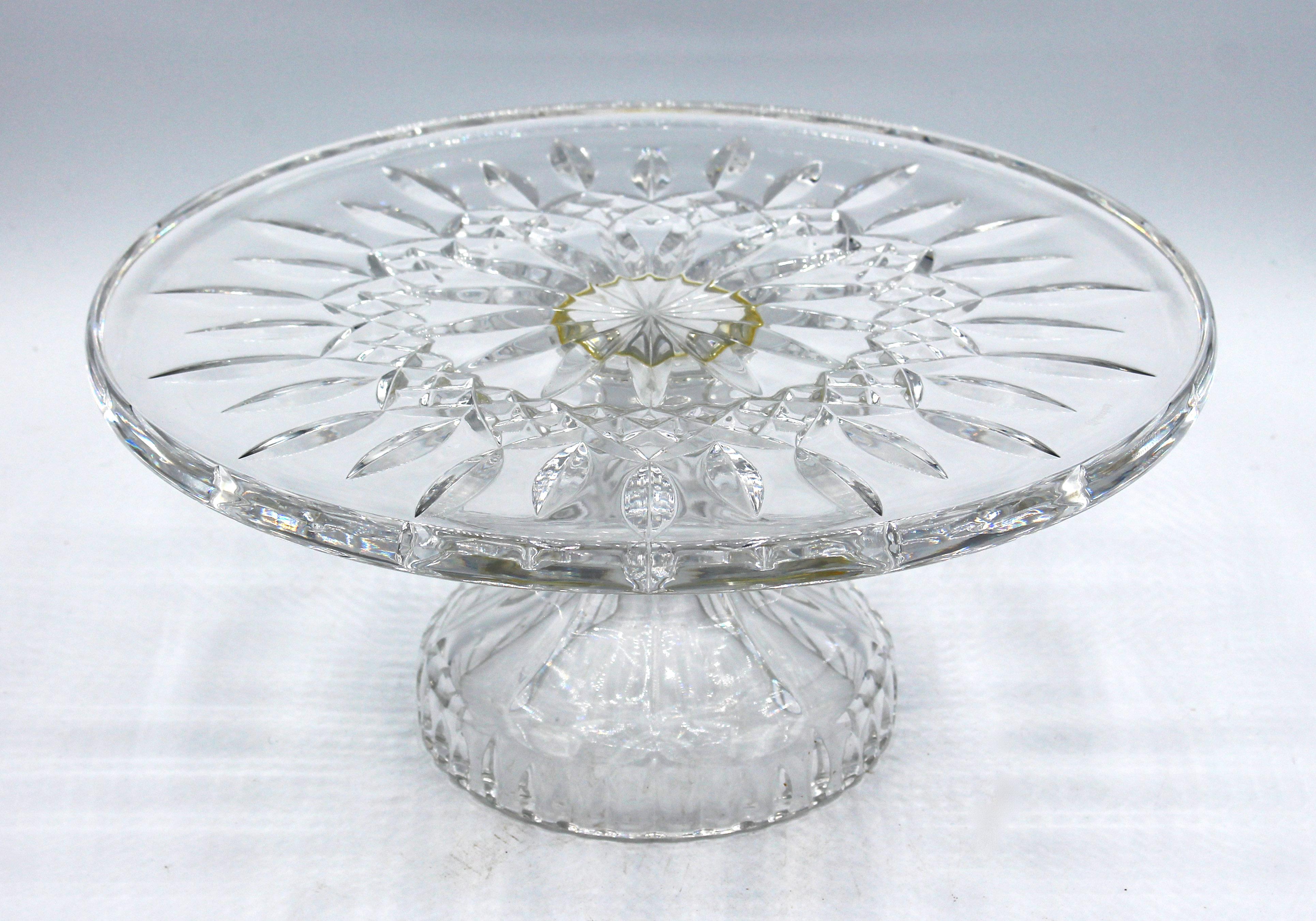 A signed Waterford cake stand in the Lismore pattern. Excellent condition. Vintage.



 